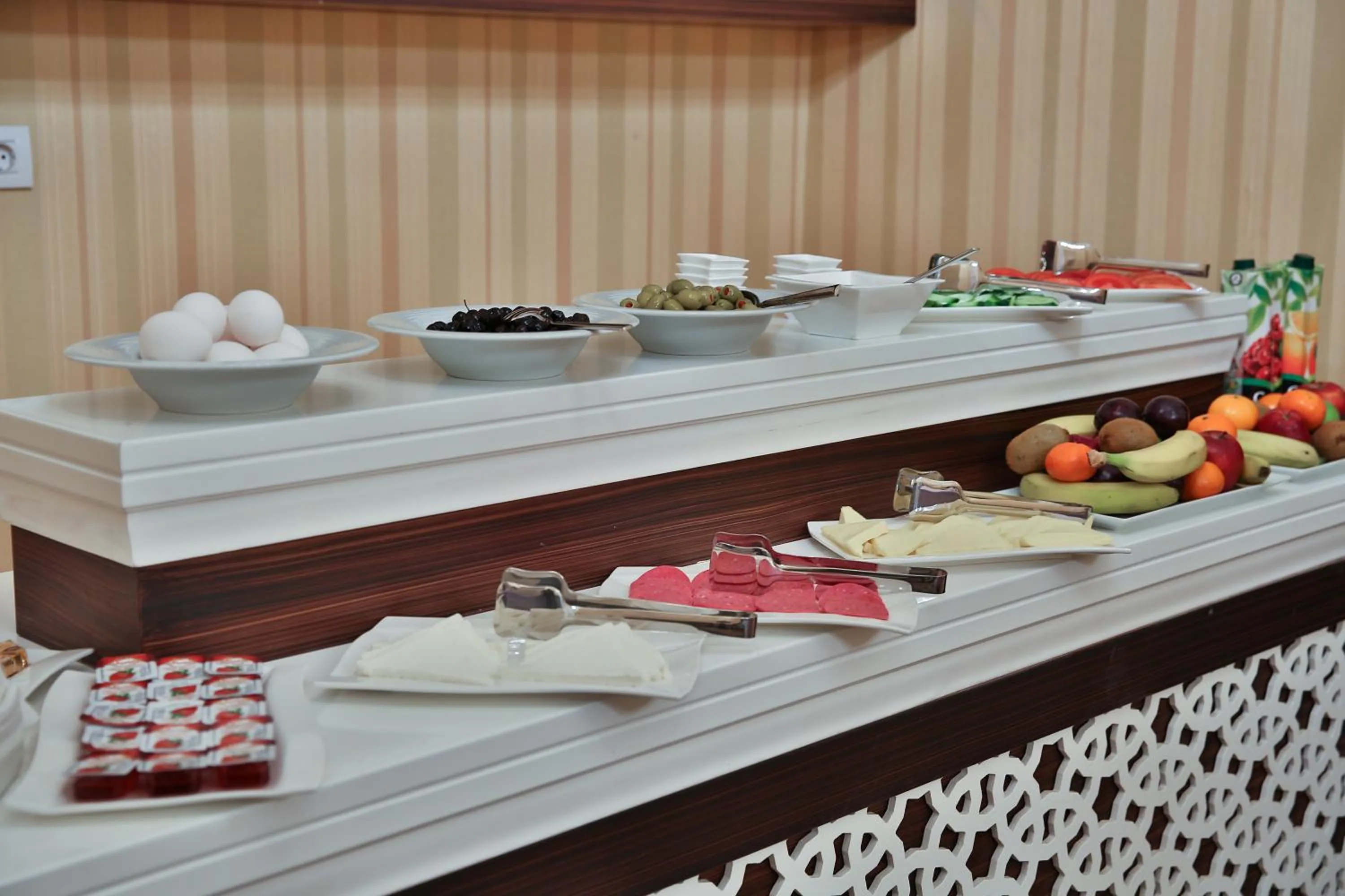 Restaurant/places to eat in Hotel Queens Land