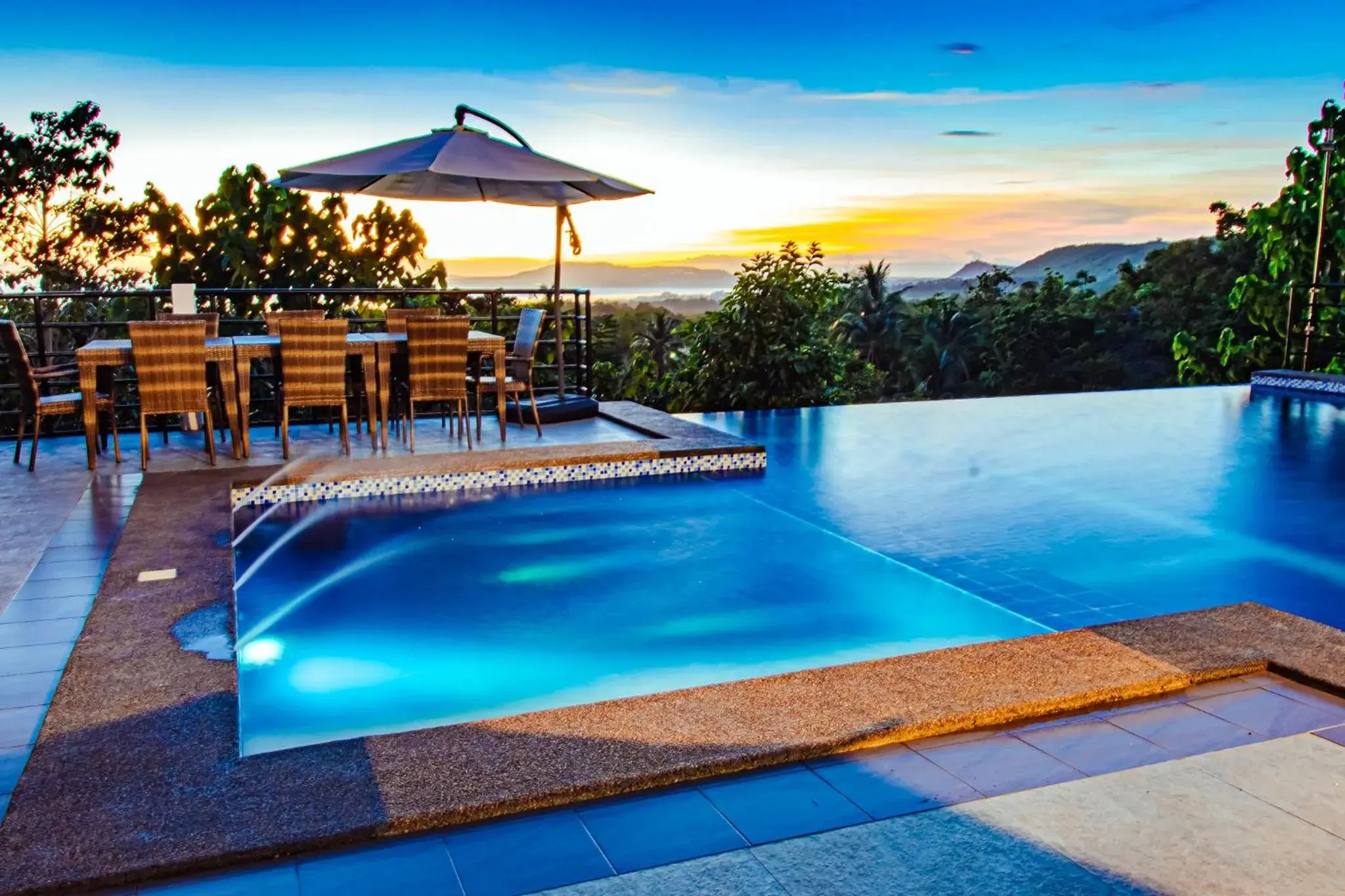 Pool view in Marqis Sunrise Sunset Resort and Spa Pool view in Marqis Sunrise Sunset Resort and Spa