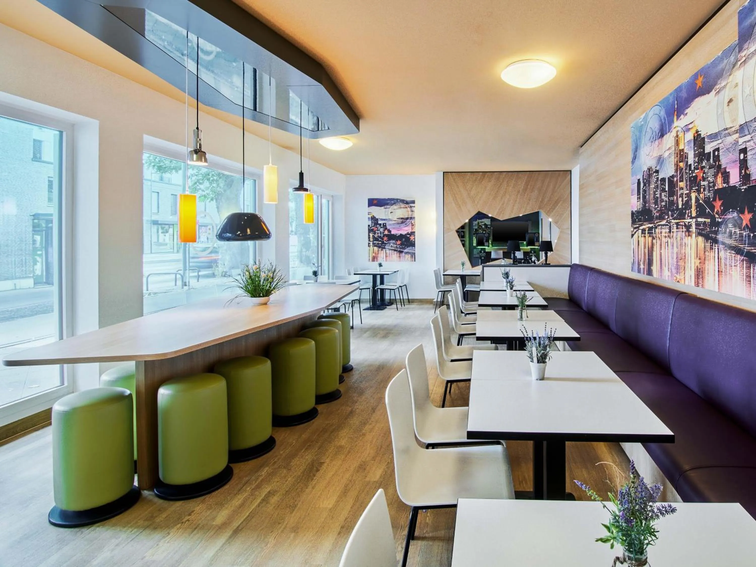Restaurant/places to eat in B&B HOTEL Frankfurt City-Ost