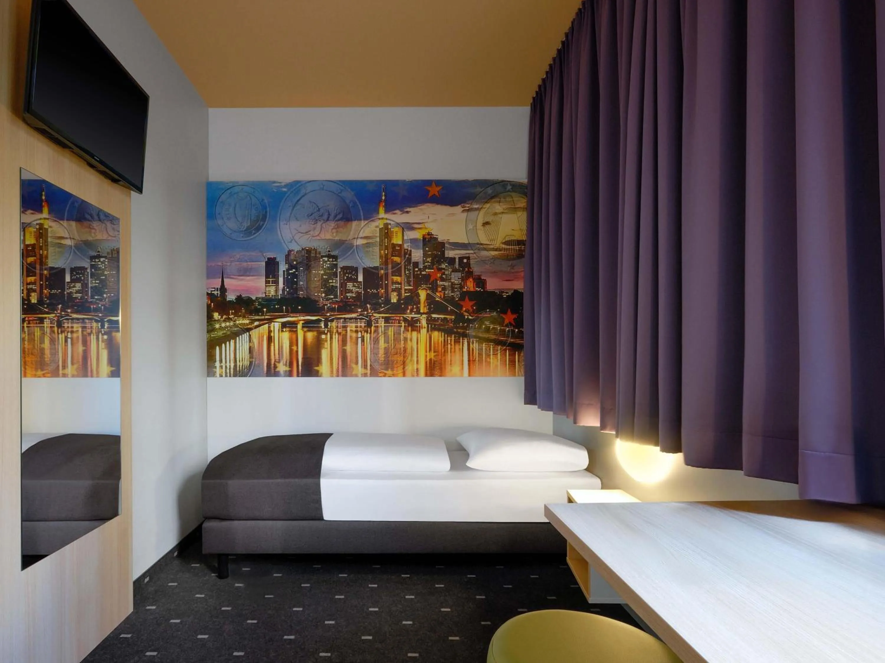 Photo of the whole room, Bed in B&B HOTEL Frankfurt City-Ost