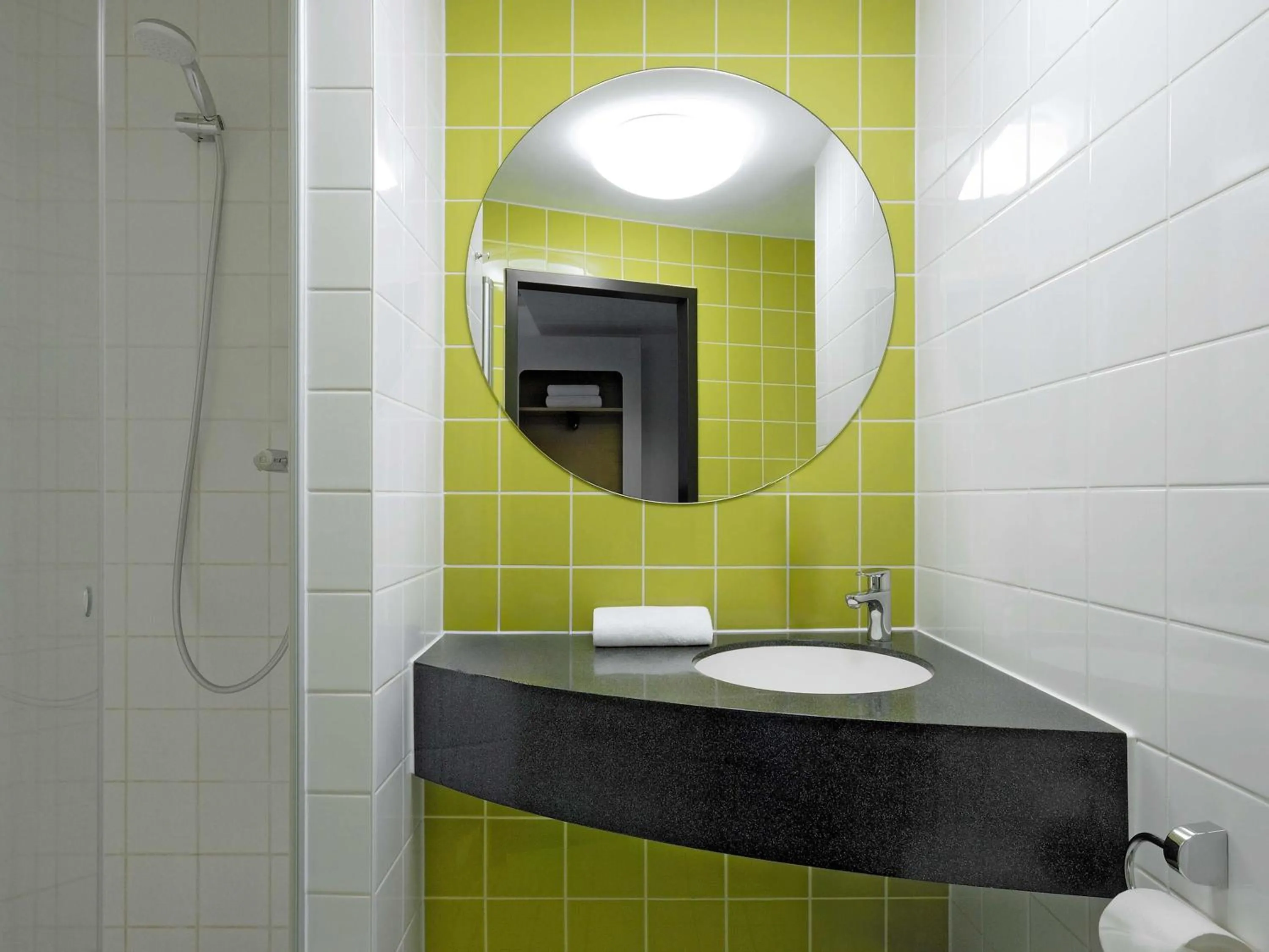 Bathroom in B&B HOTEL Frankfurt City-Ost