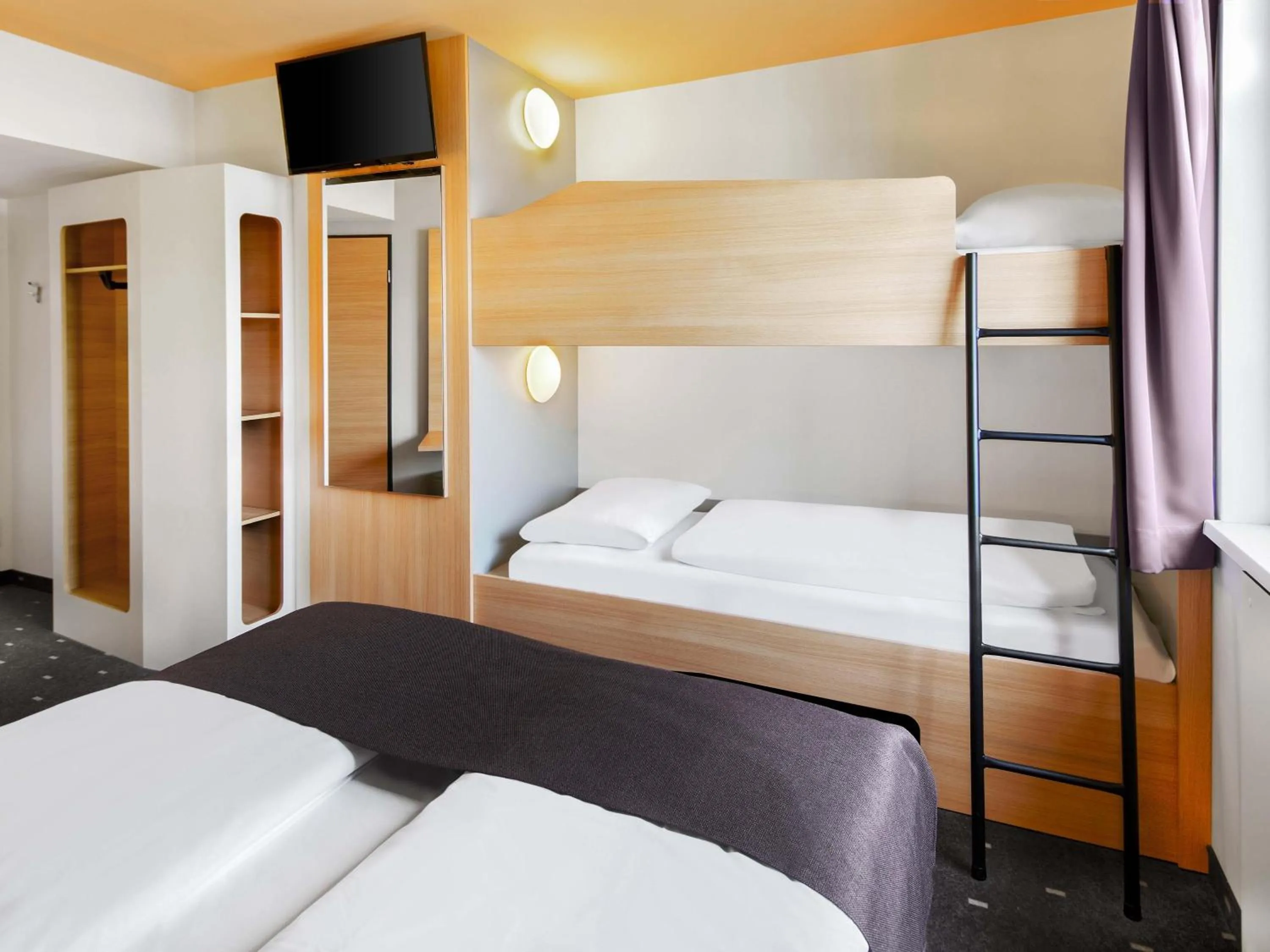 Bed in B&B HOTEL Frankfurt City-Ost