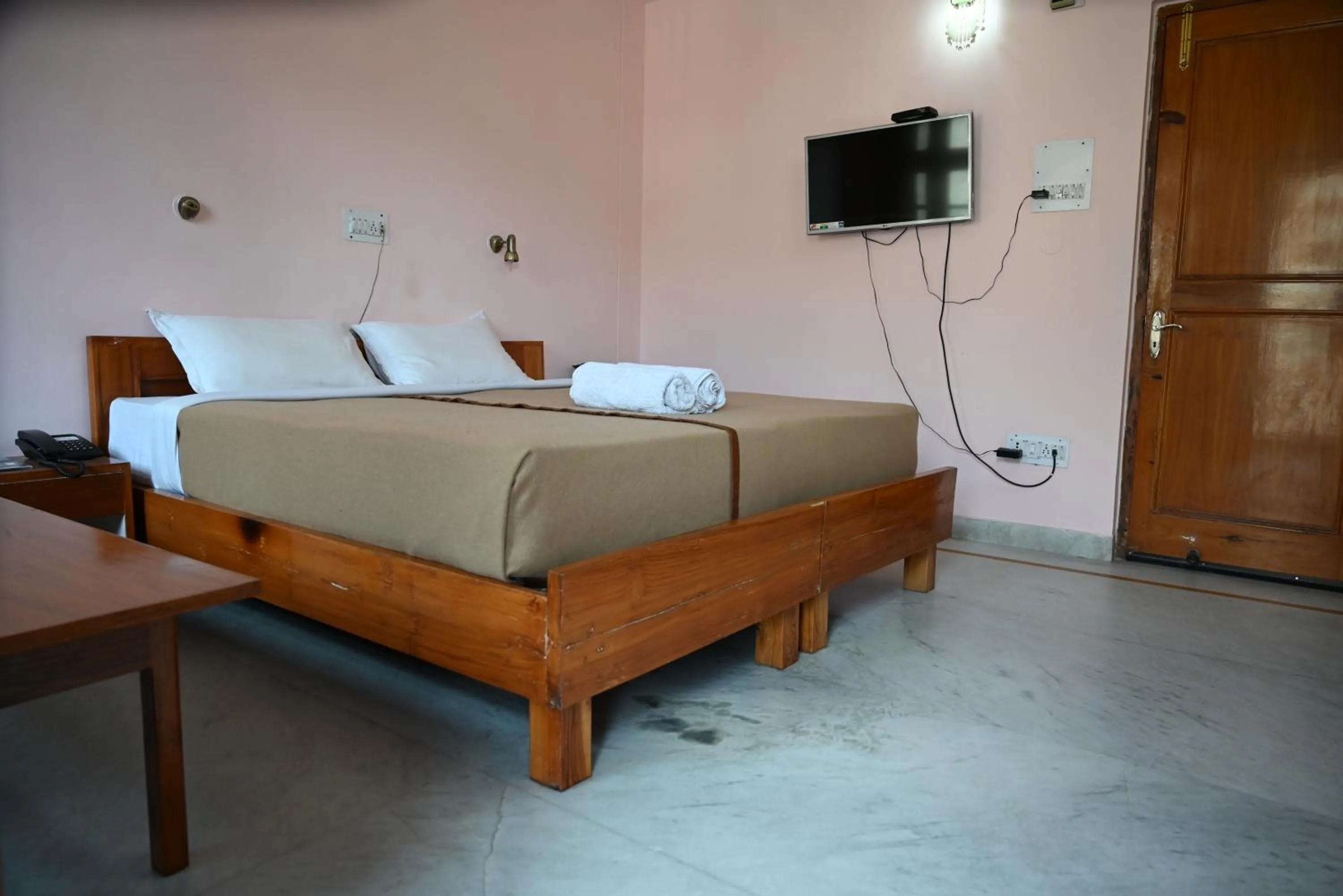 Bed in Hotel Atul Regency