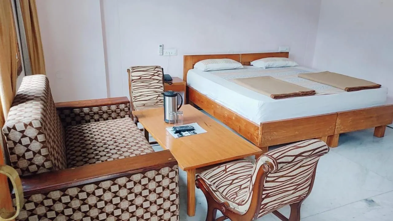 Bed in Hotel Atul Regency