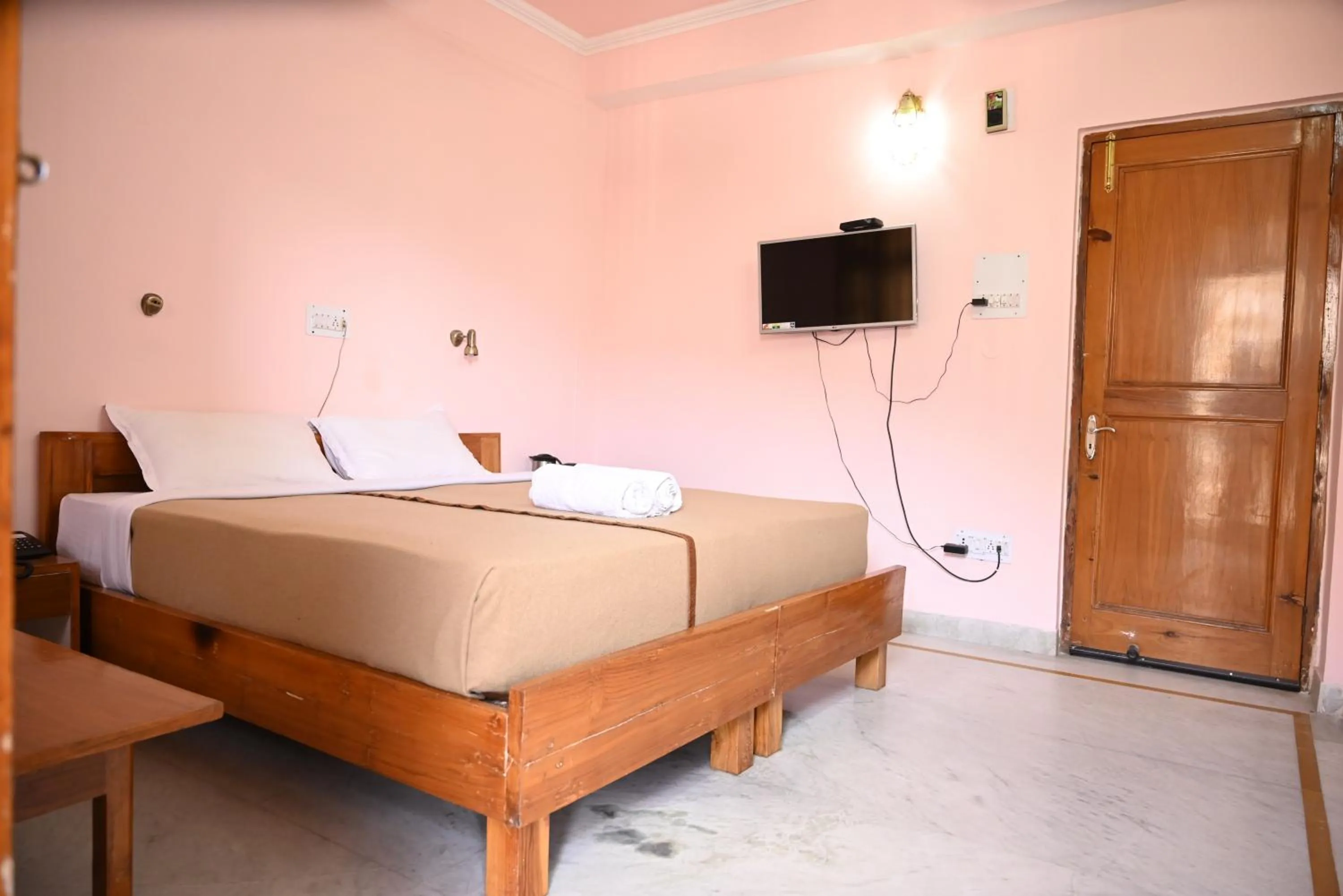 Bed in Hotel Atul Regency