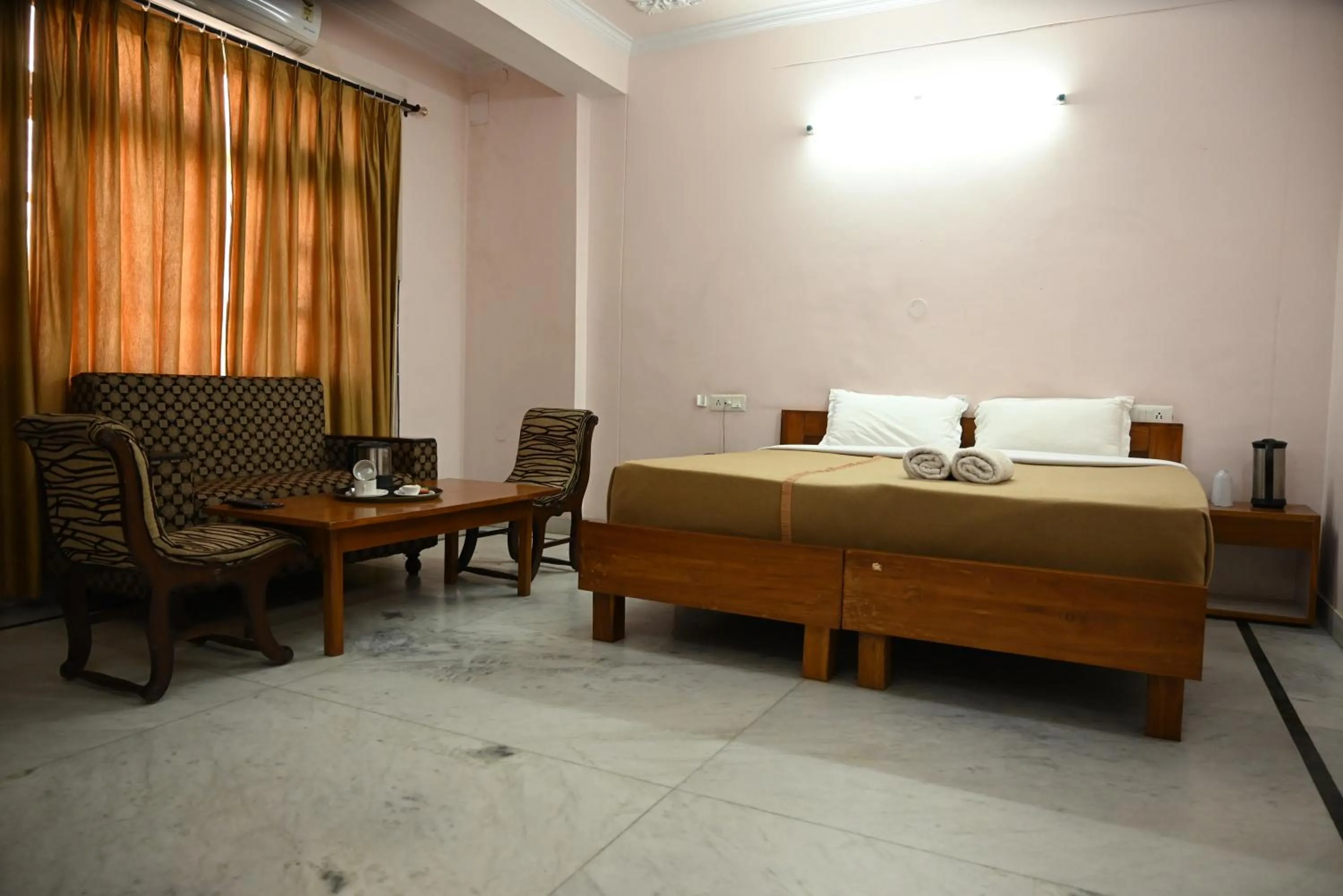 Bed in Hotel Atul Regency