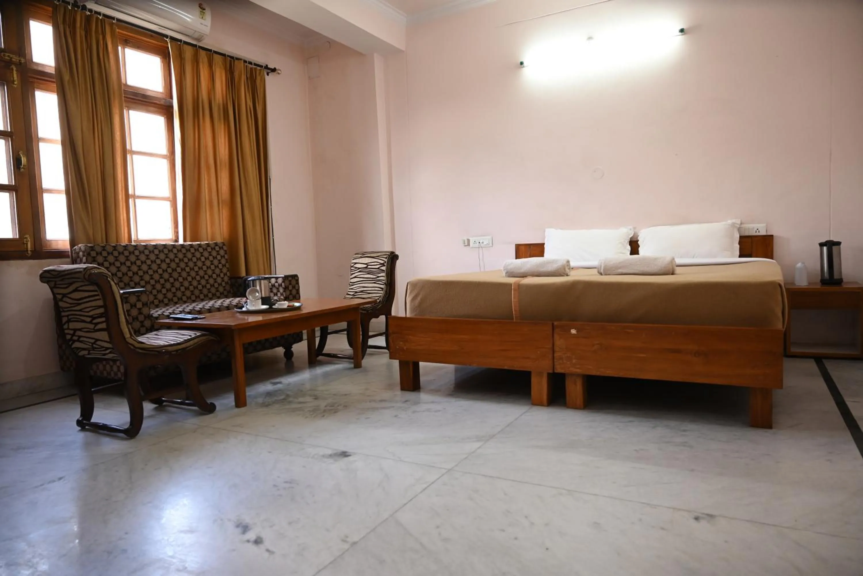 Bed in Hotel Atul Regency