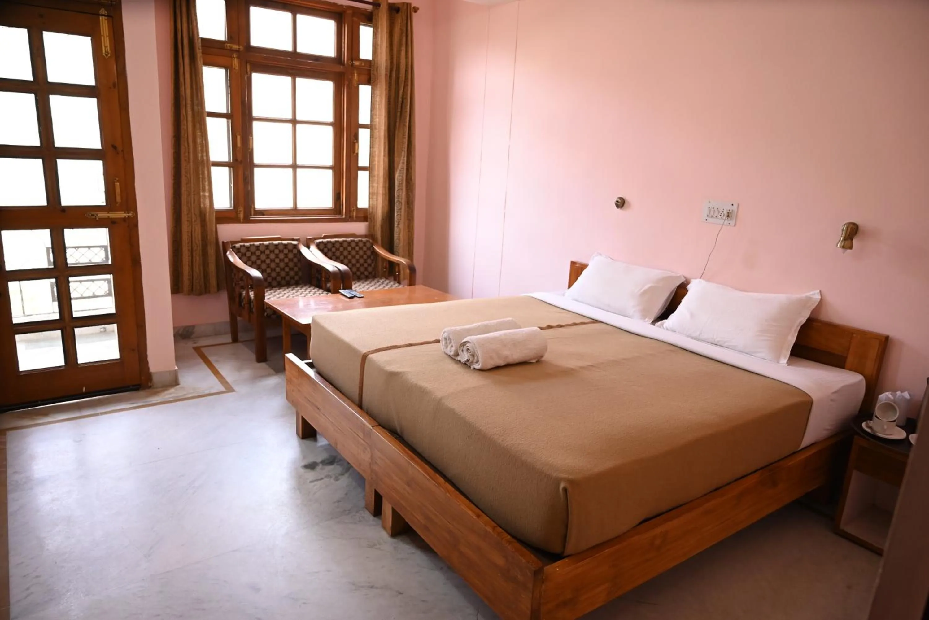 Bed in Hotel Atul Regency