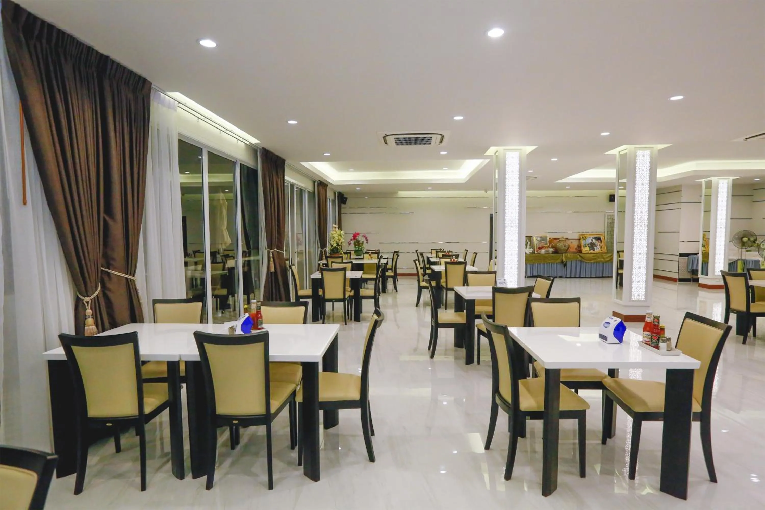 Hua Hin White Villa Hotel - SHA Certified