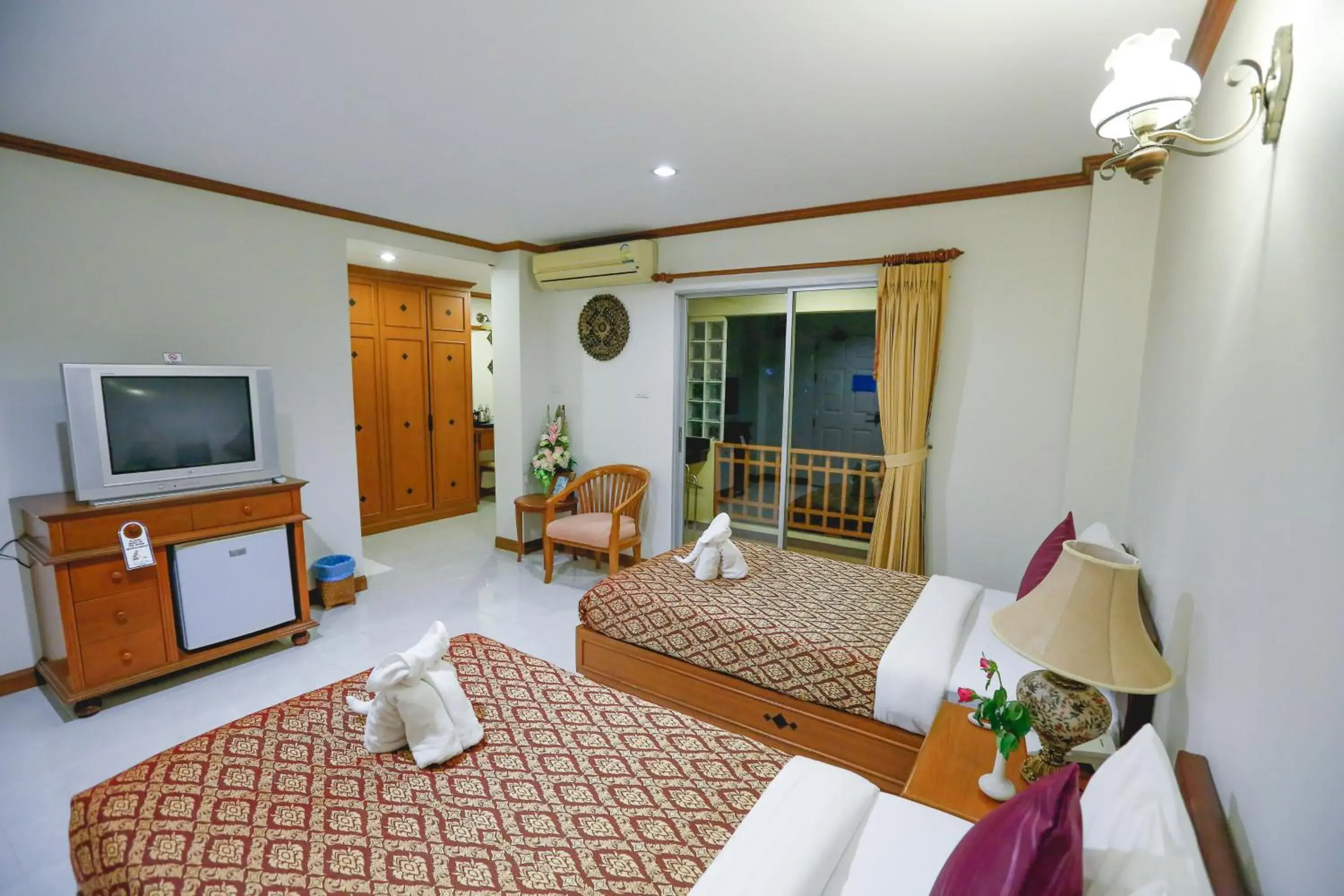Bed in Hua Hin White Villa Hotel - SHA Certified Bed in Hua Hin White Villa Hotel - SHA Certified