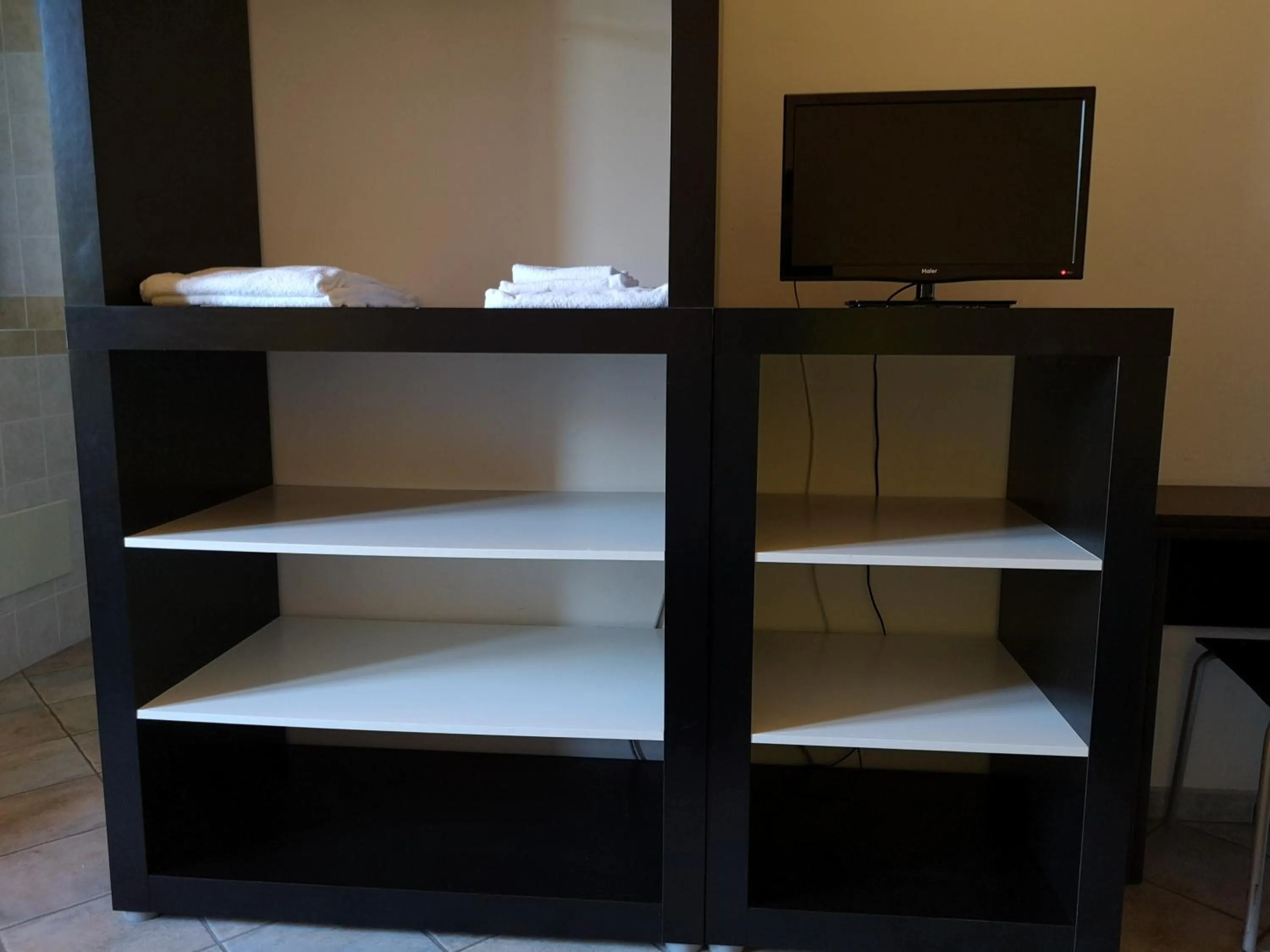 wardrobe in Diecizero Affittacamere