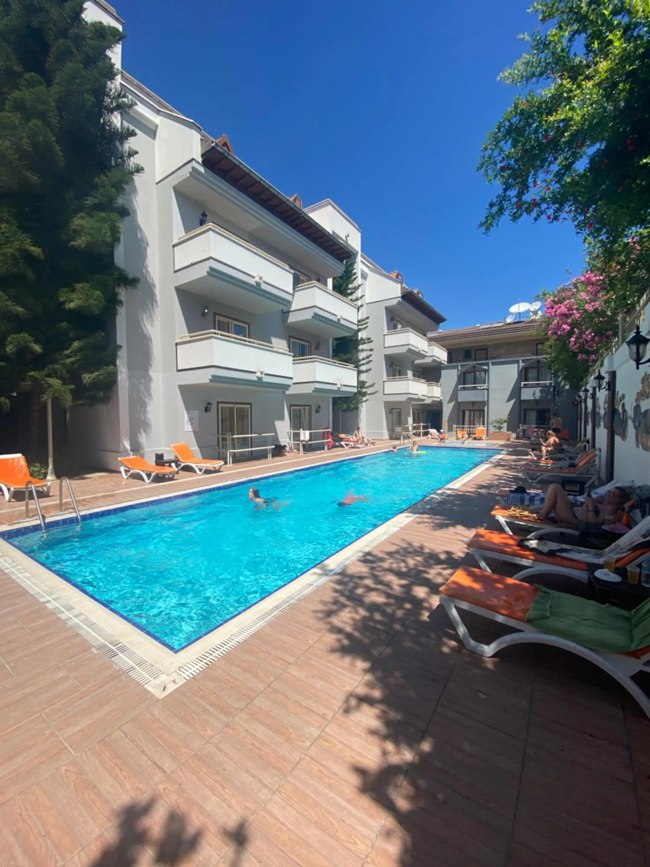 Swimming pool in Nar Hotel