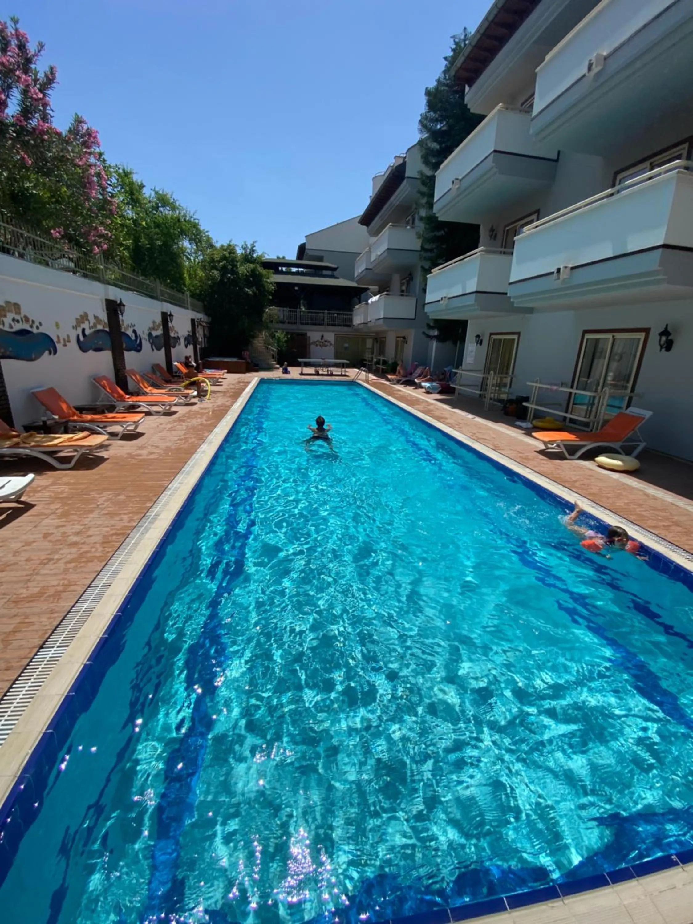 Swimming pool in Nar Hotel