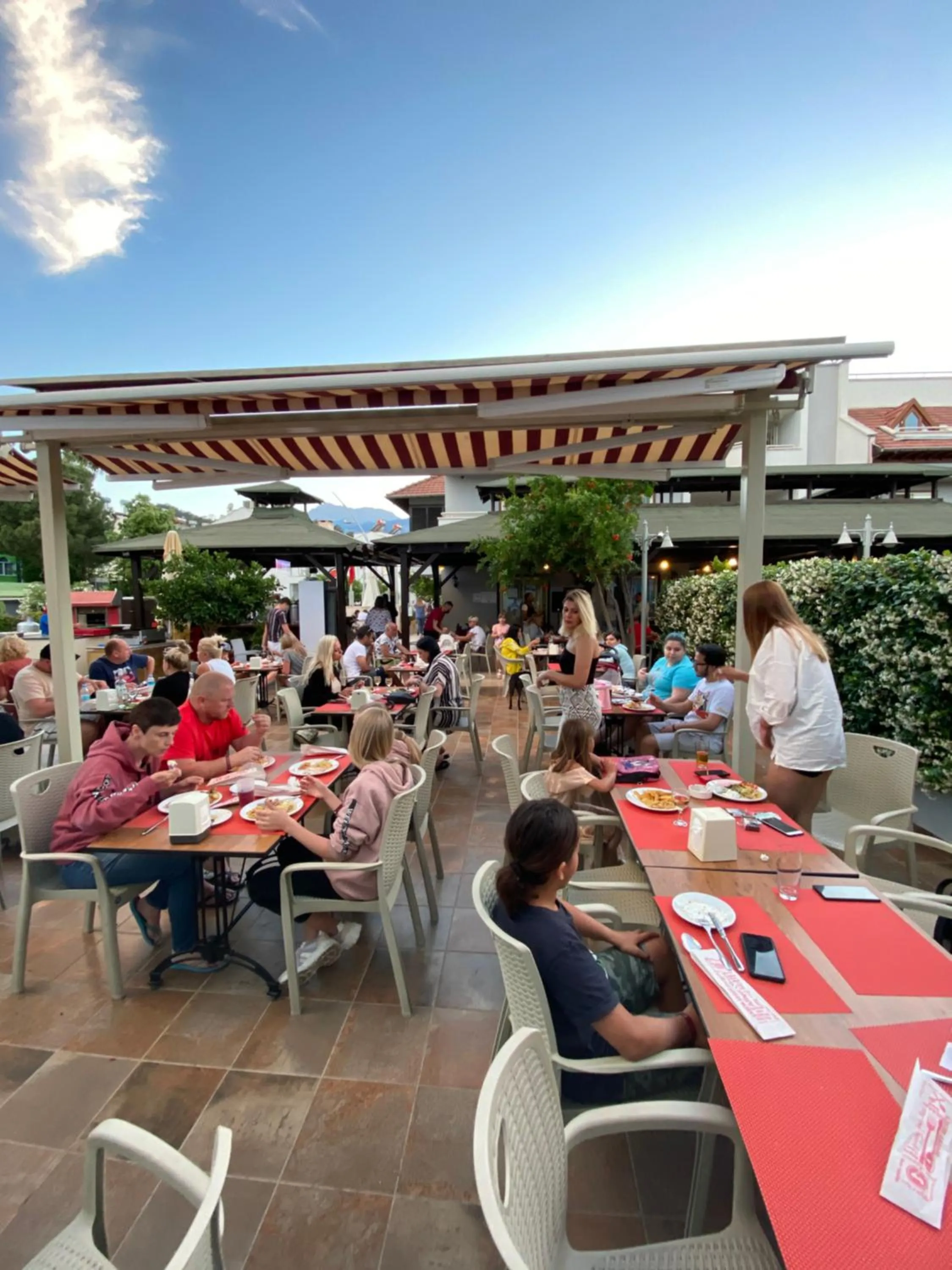 Restaurant/places to eat in Nar Hotel