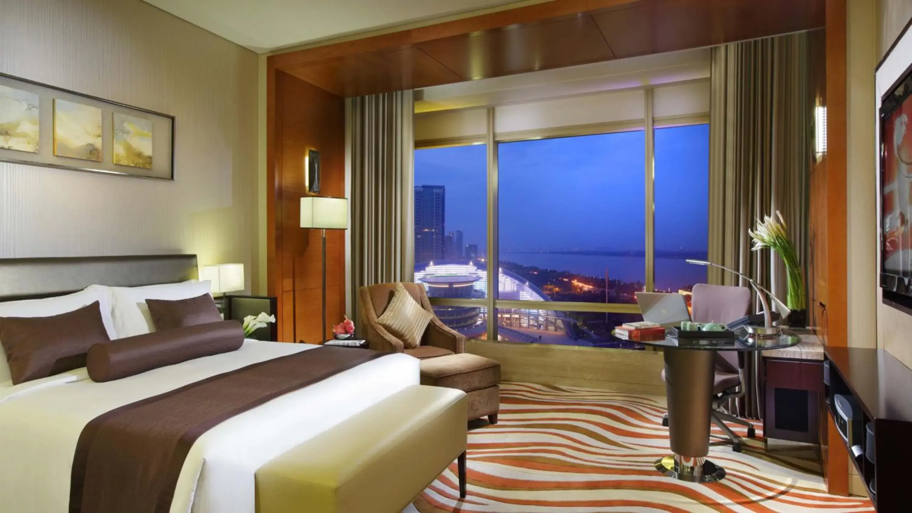 Premium Room in InterContinental Hangzhou ICC by IHG Premium Room in InterContinental Hangzhou ICC by IHG