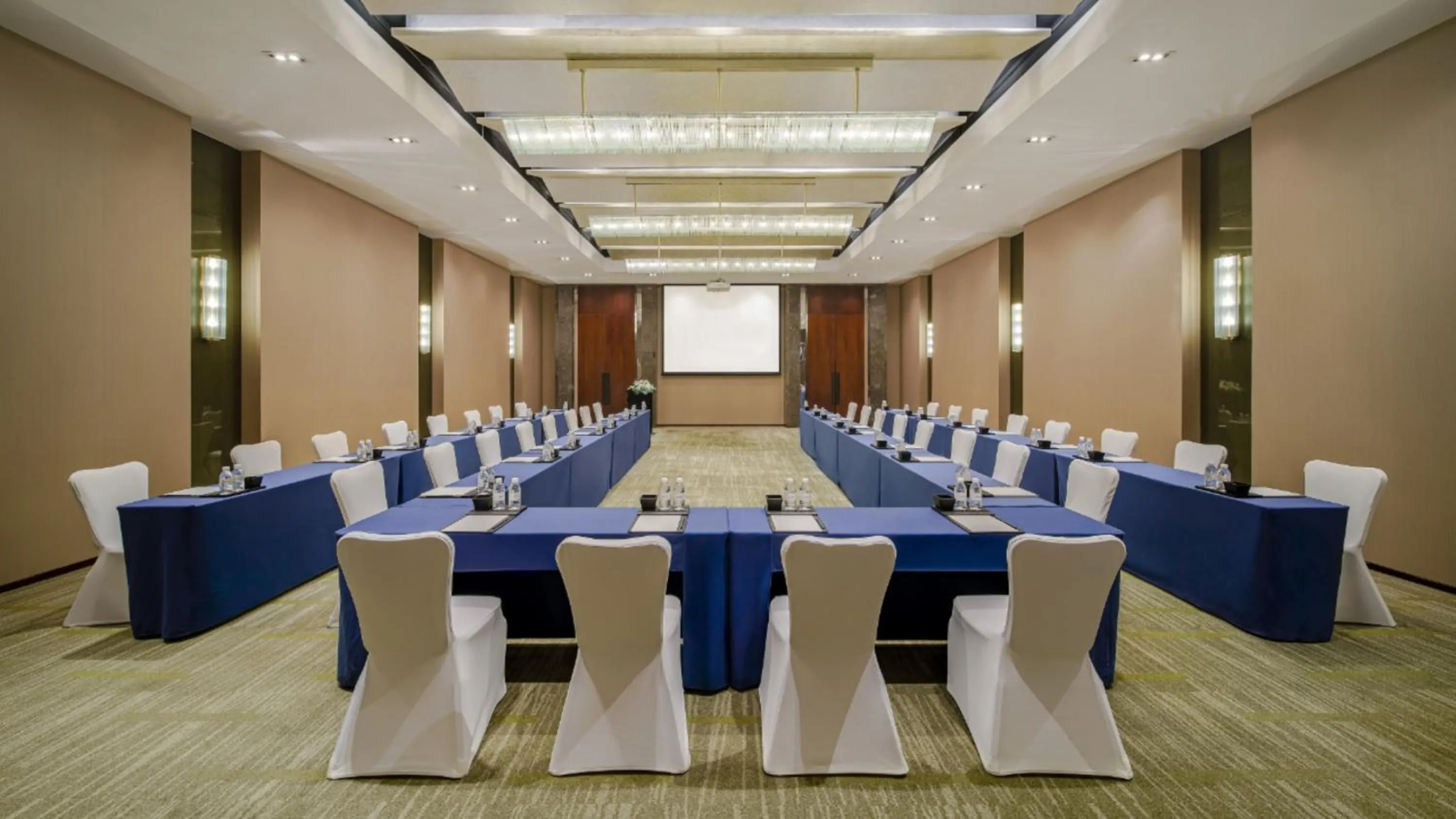 Meeting/conference room in InterContinental Suzhou Hotel by IHG