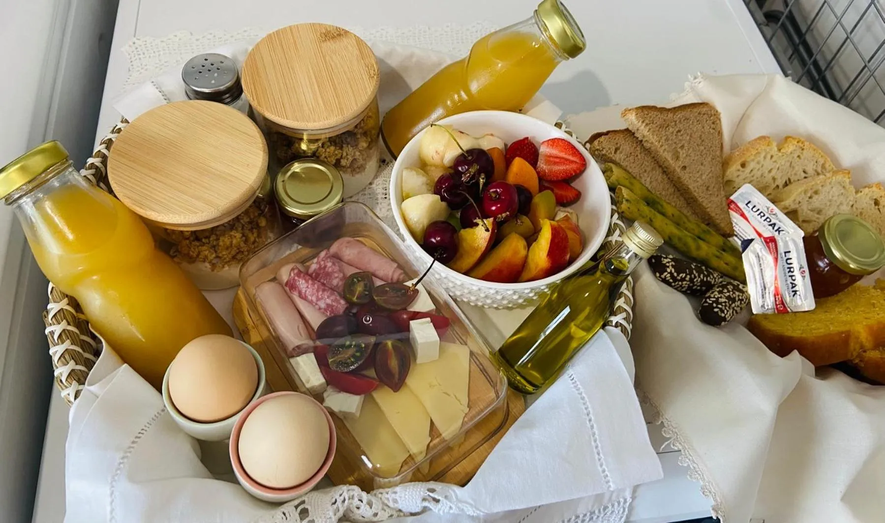 Breakfast in Camara Residence