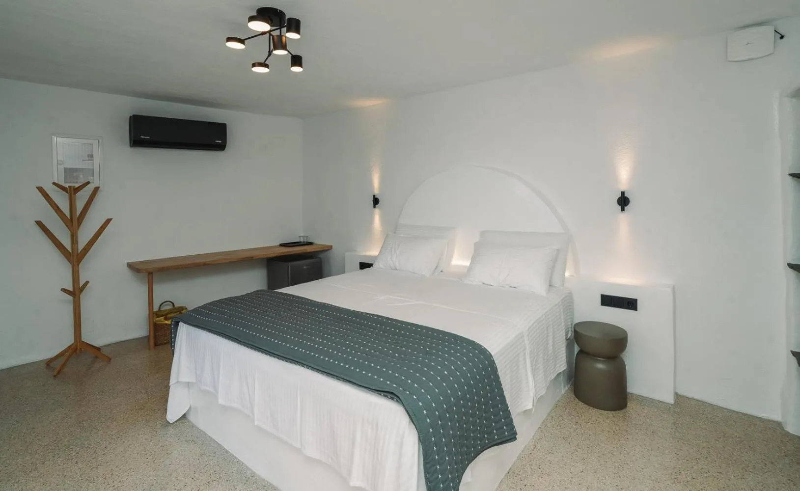 Bed in Cape Napos