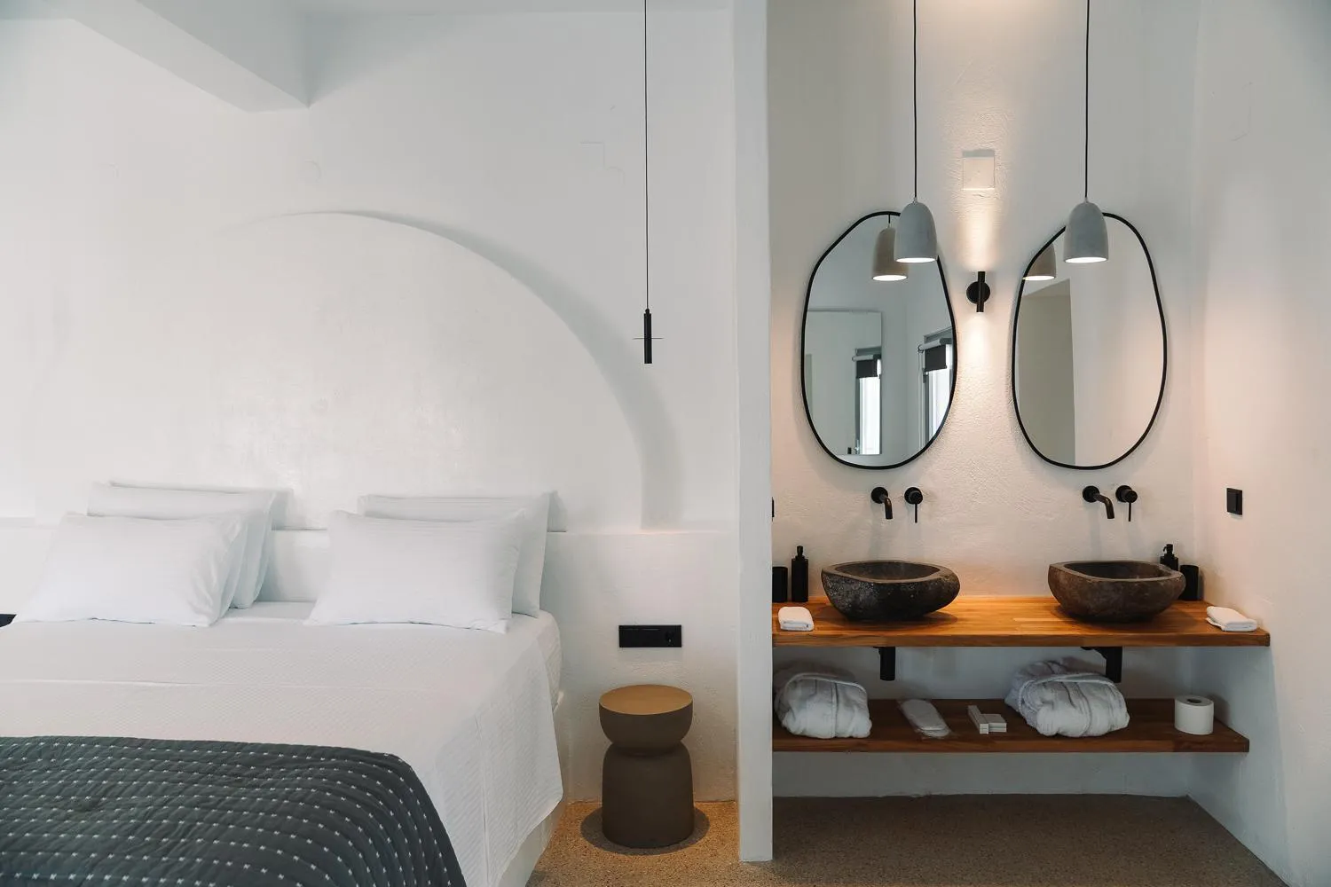 Bed in Cape Napos