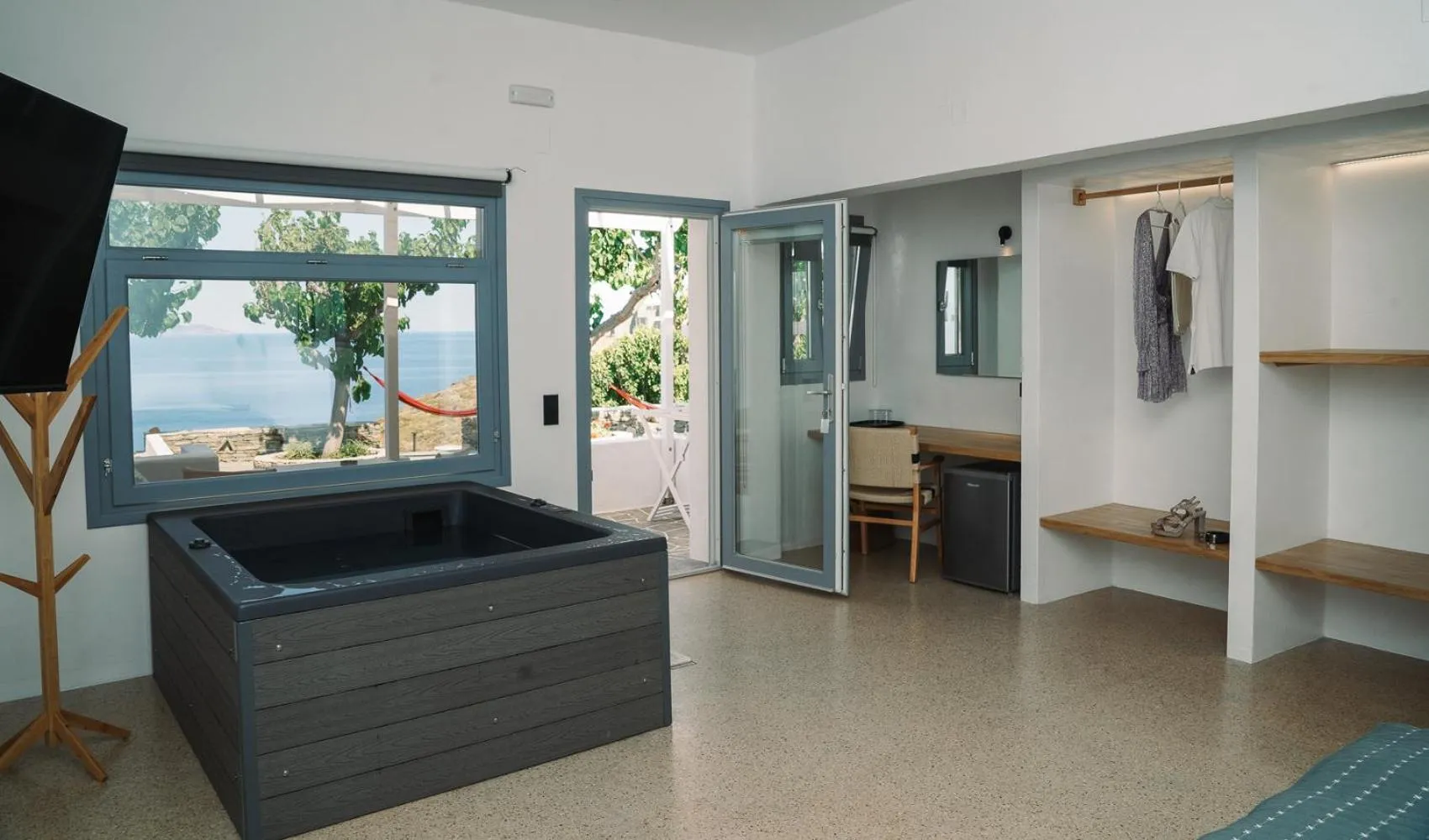 Bed in Cape Napos