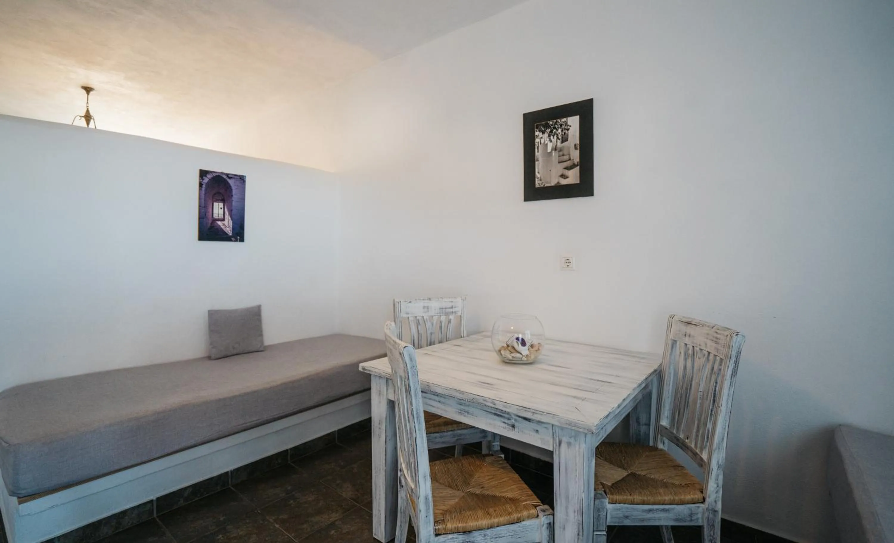 Dining area, Bed in Cape Napos