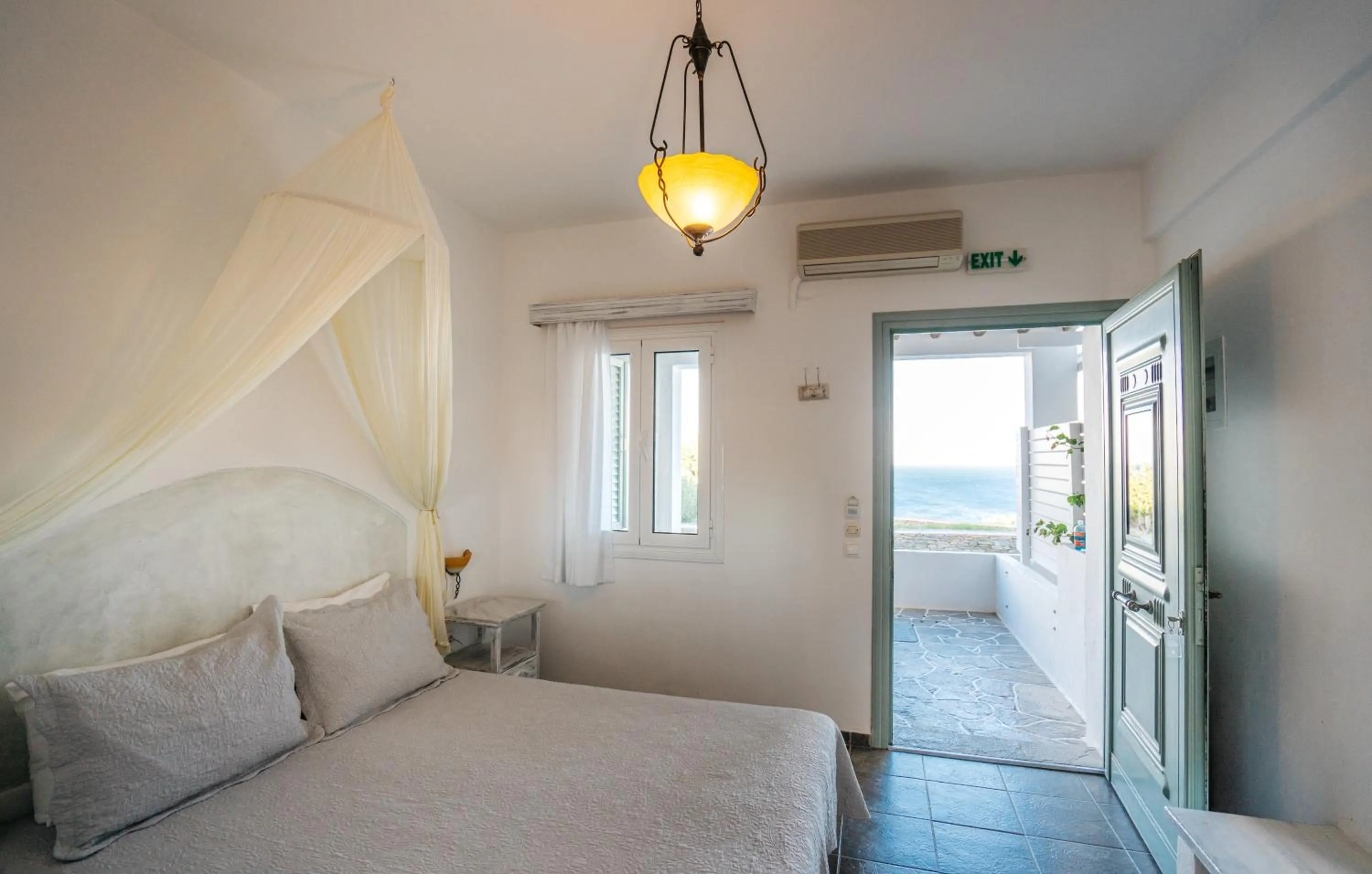 Photo of the whole room, Bed in Cape Napos