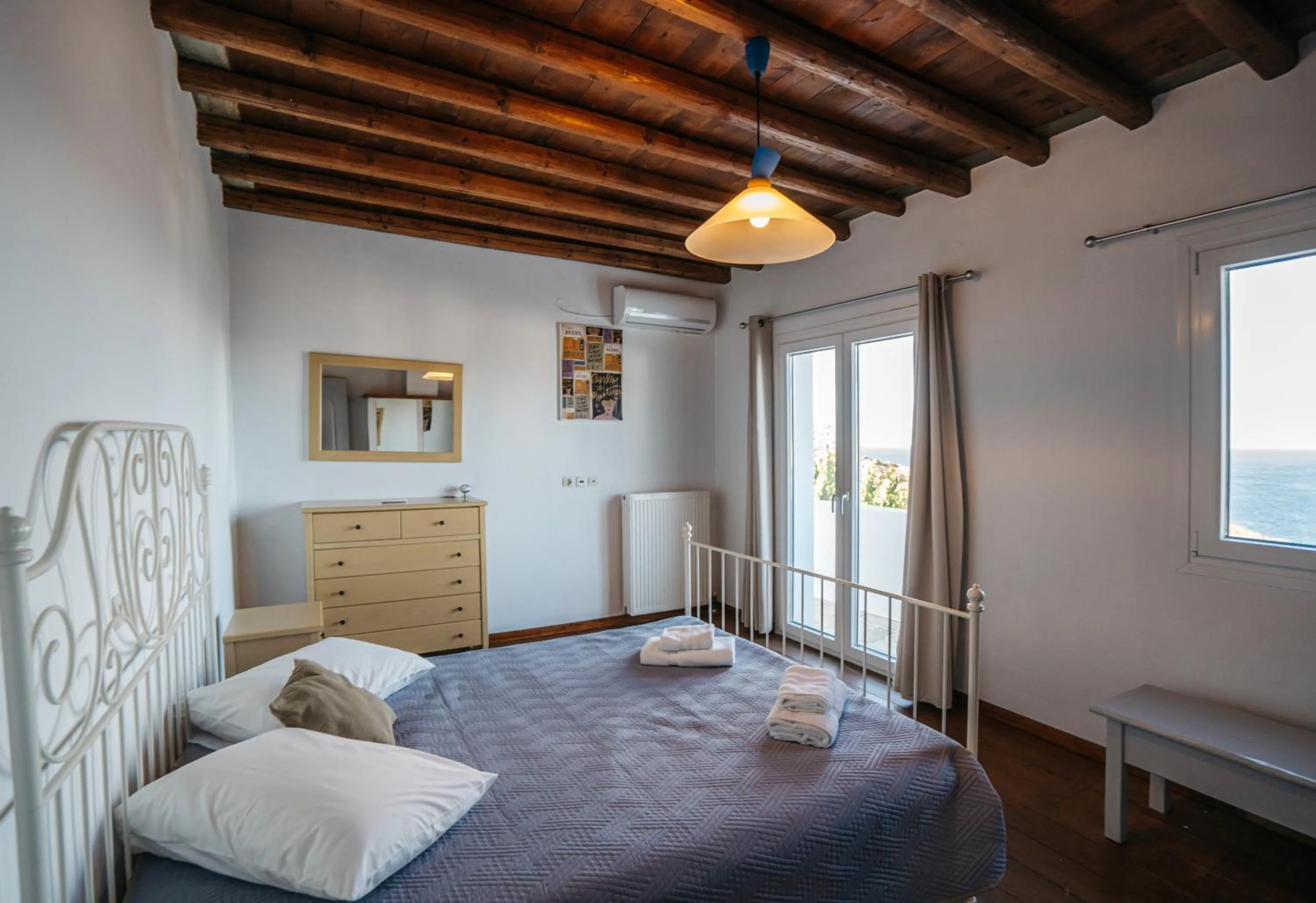 Photo of the whole room, Bed in Cape Napos