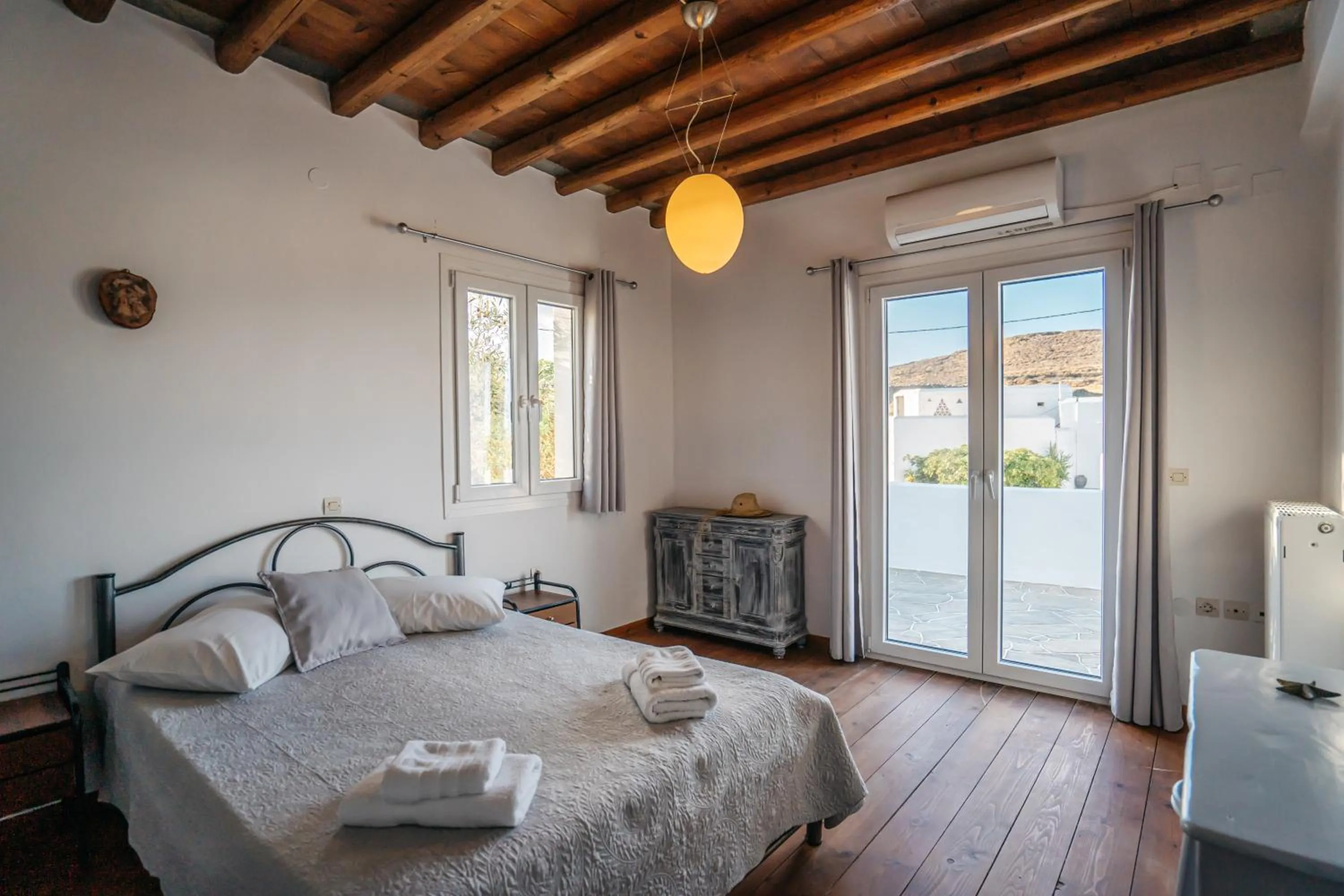 Photo of the whole room, Bed in Cape Napos