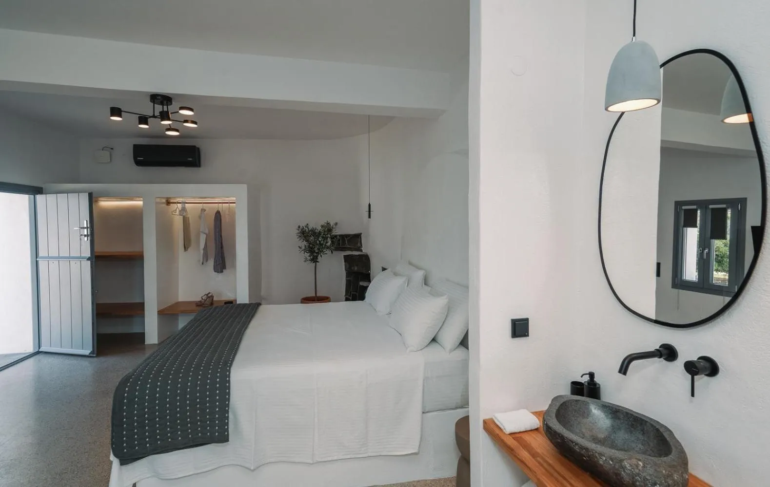Bed in Cape Napos