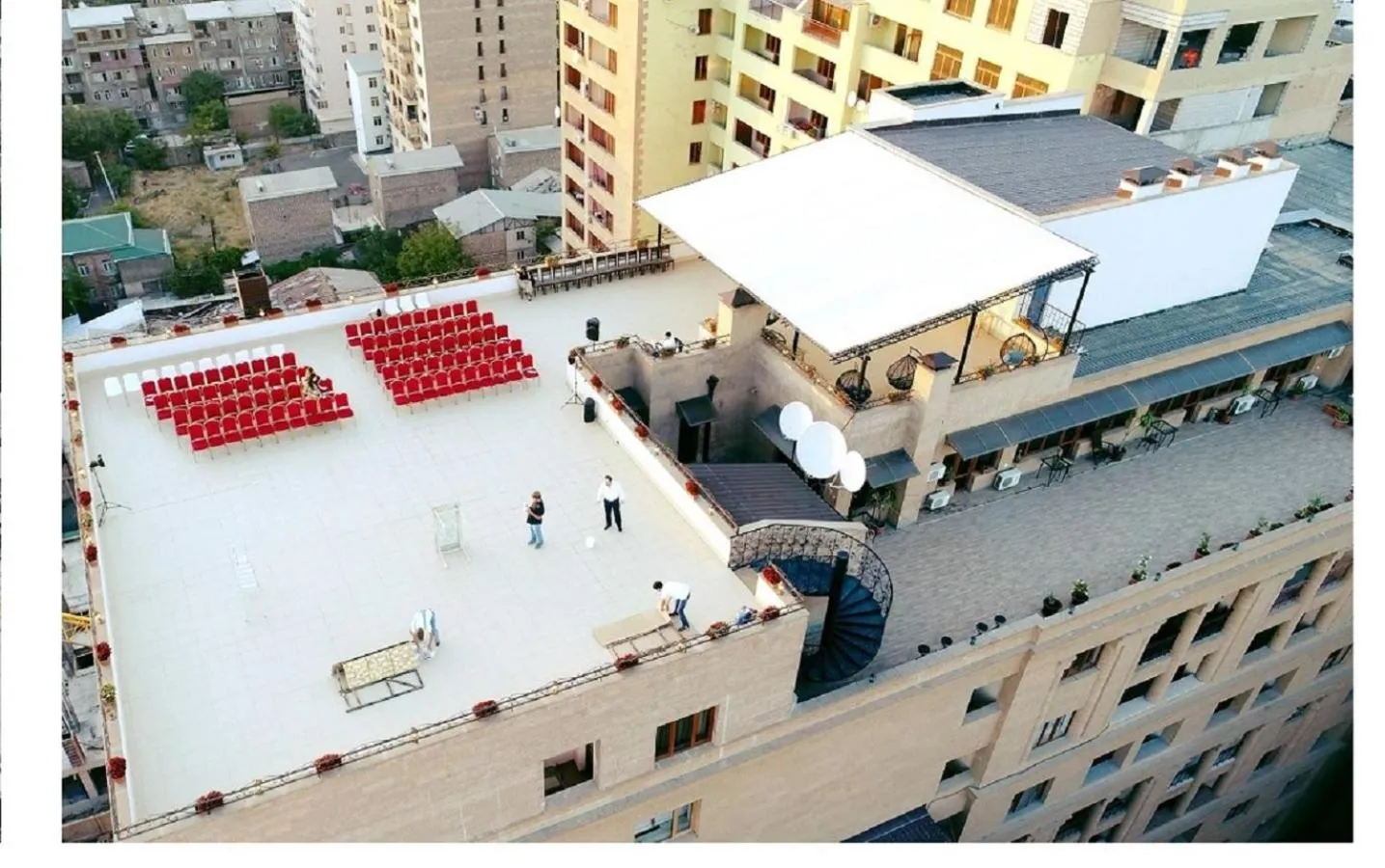 Bird's eye view in 14 Floor Hotel