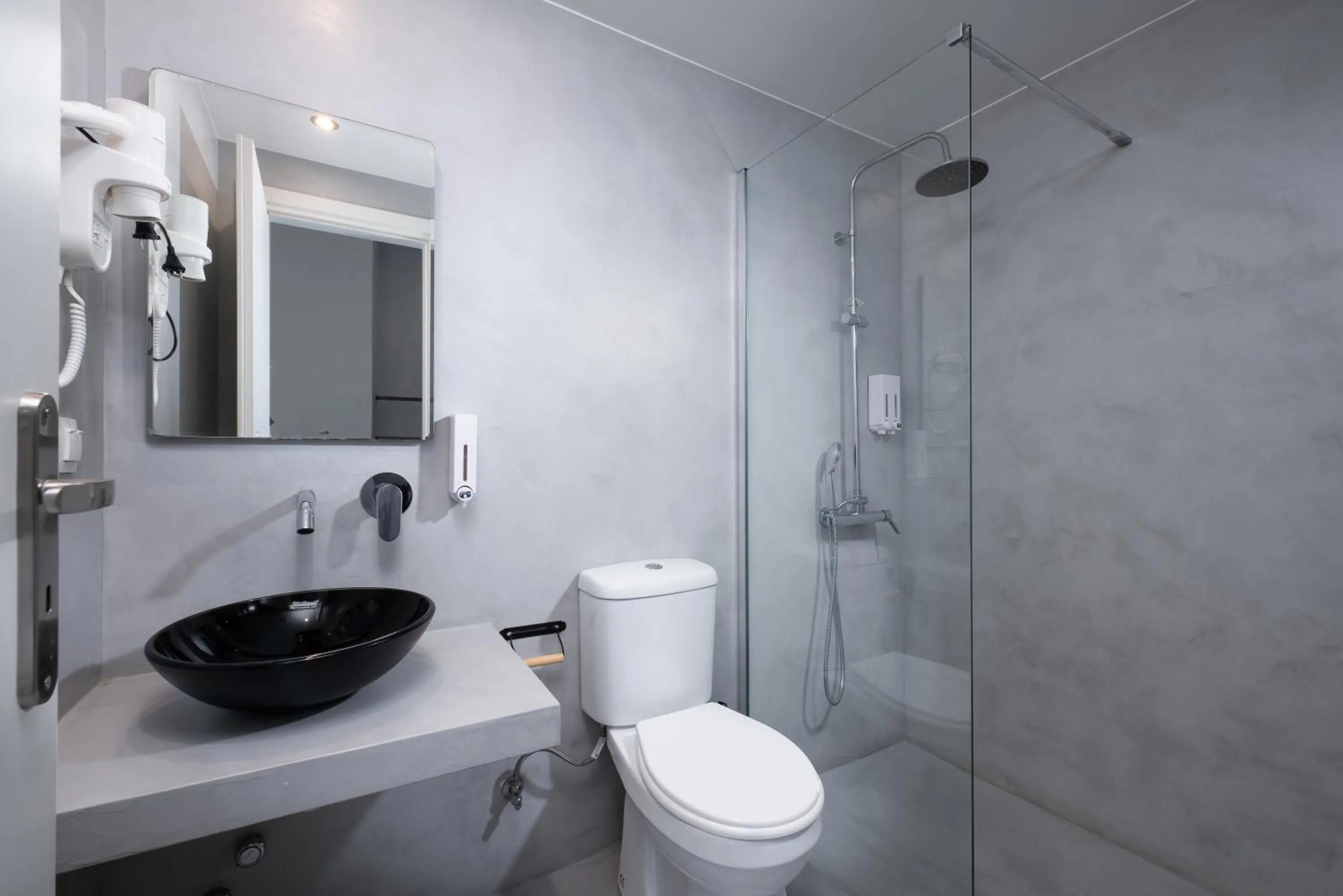 Shower in Enattica Monastiraki Living