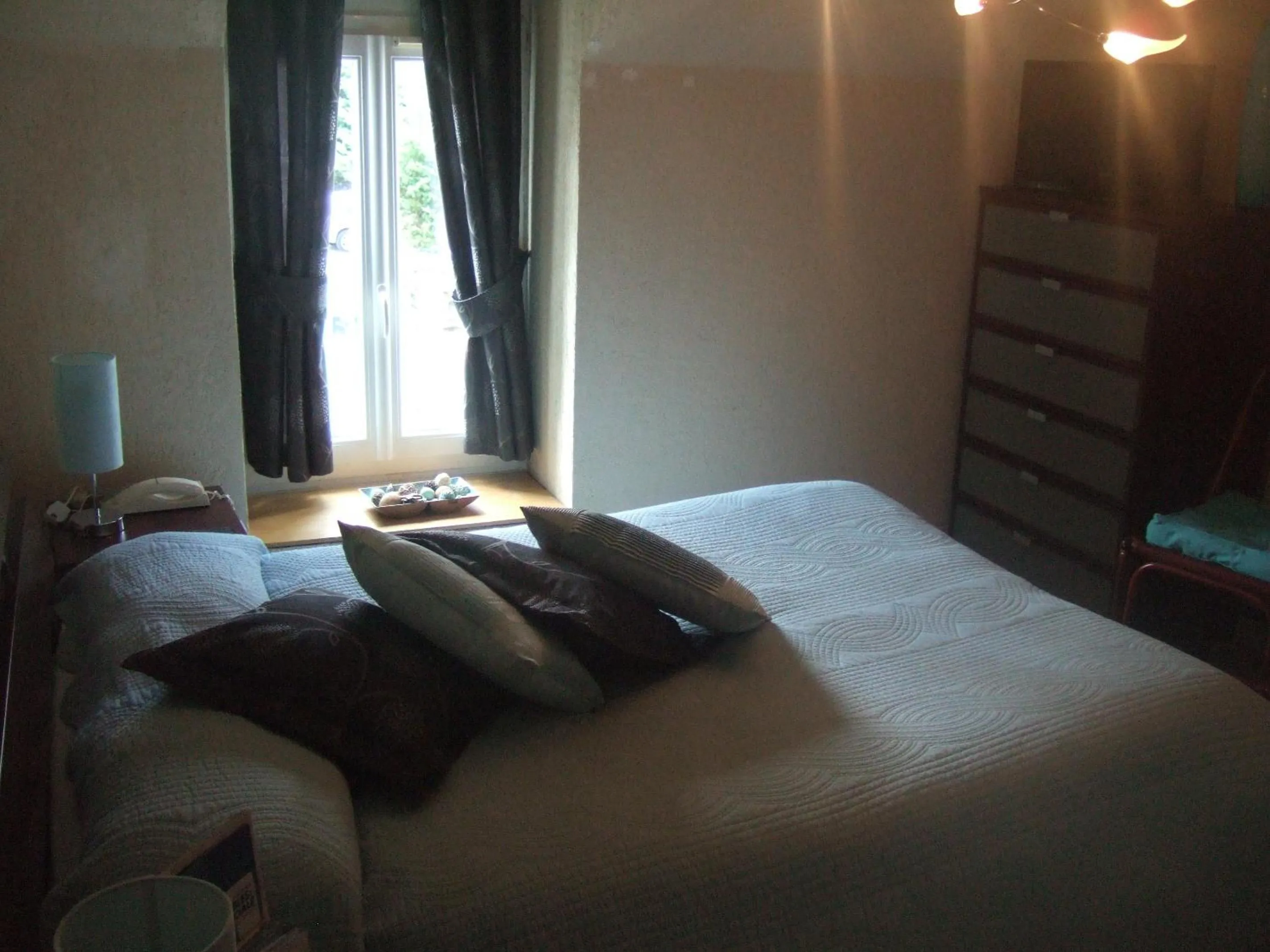 Photo of the whole room, Bed in Les Etangs de Guibert