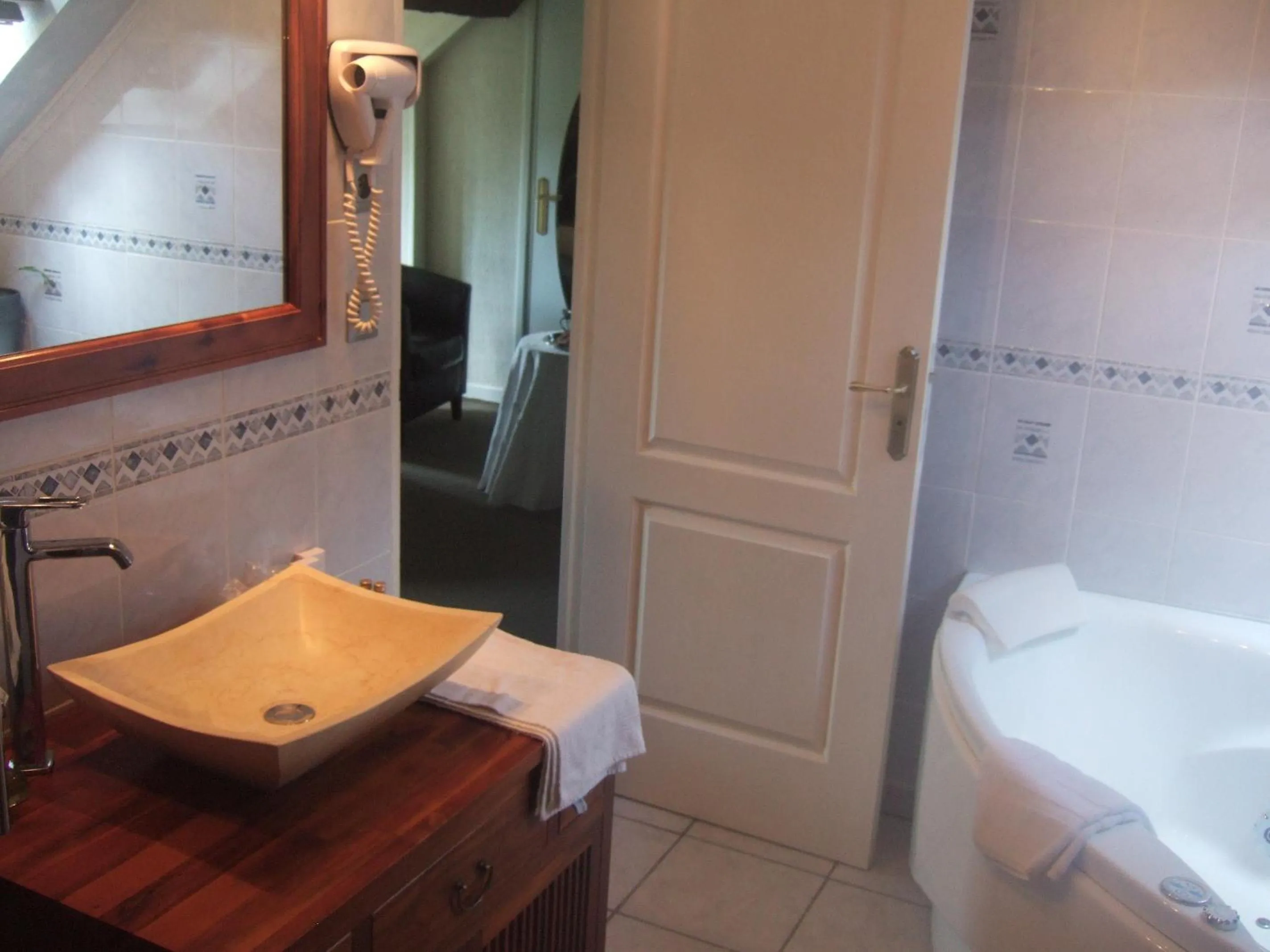 Bathroom in Les Etangs de Guibert