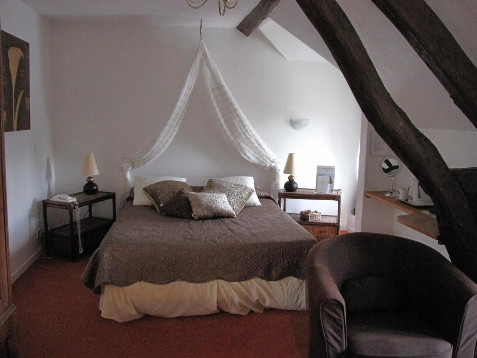 Photo of the whole room, Bed in Les Etangs de Guibert