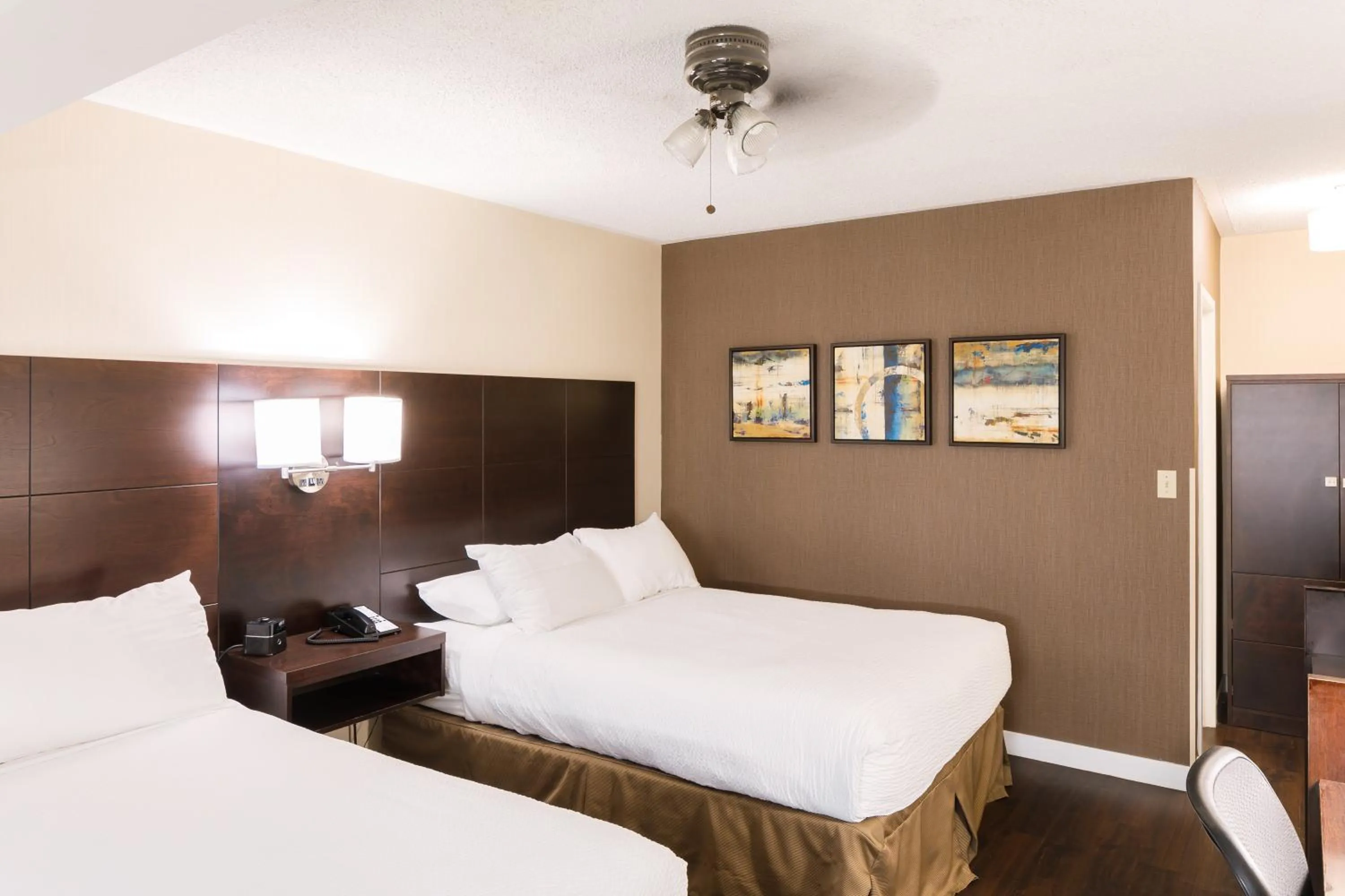 Bedroom, Bed in Rodd Royalty