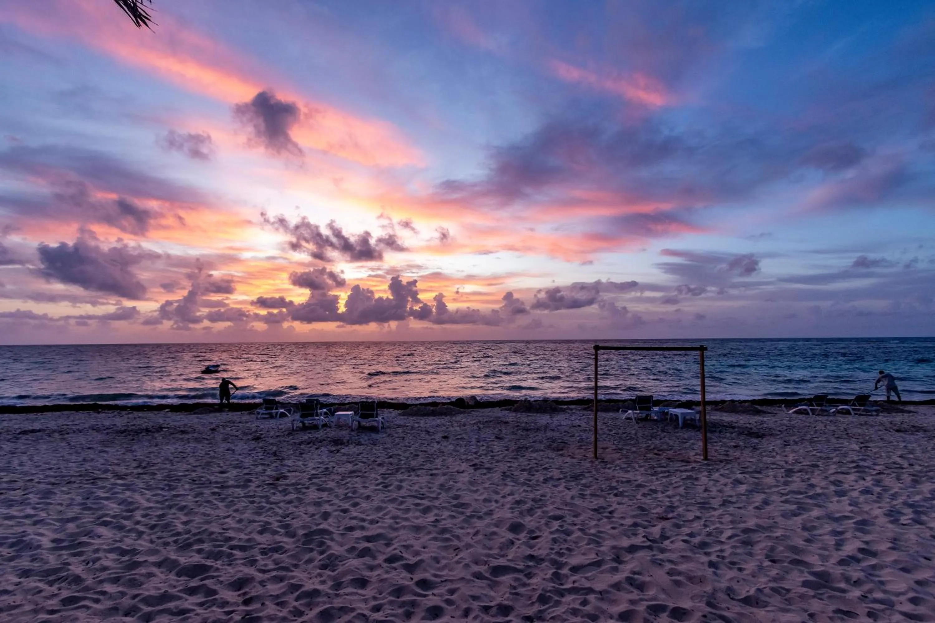 Sunset in Hotel San Luis Beach House By OxoHotel