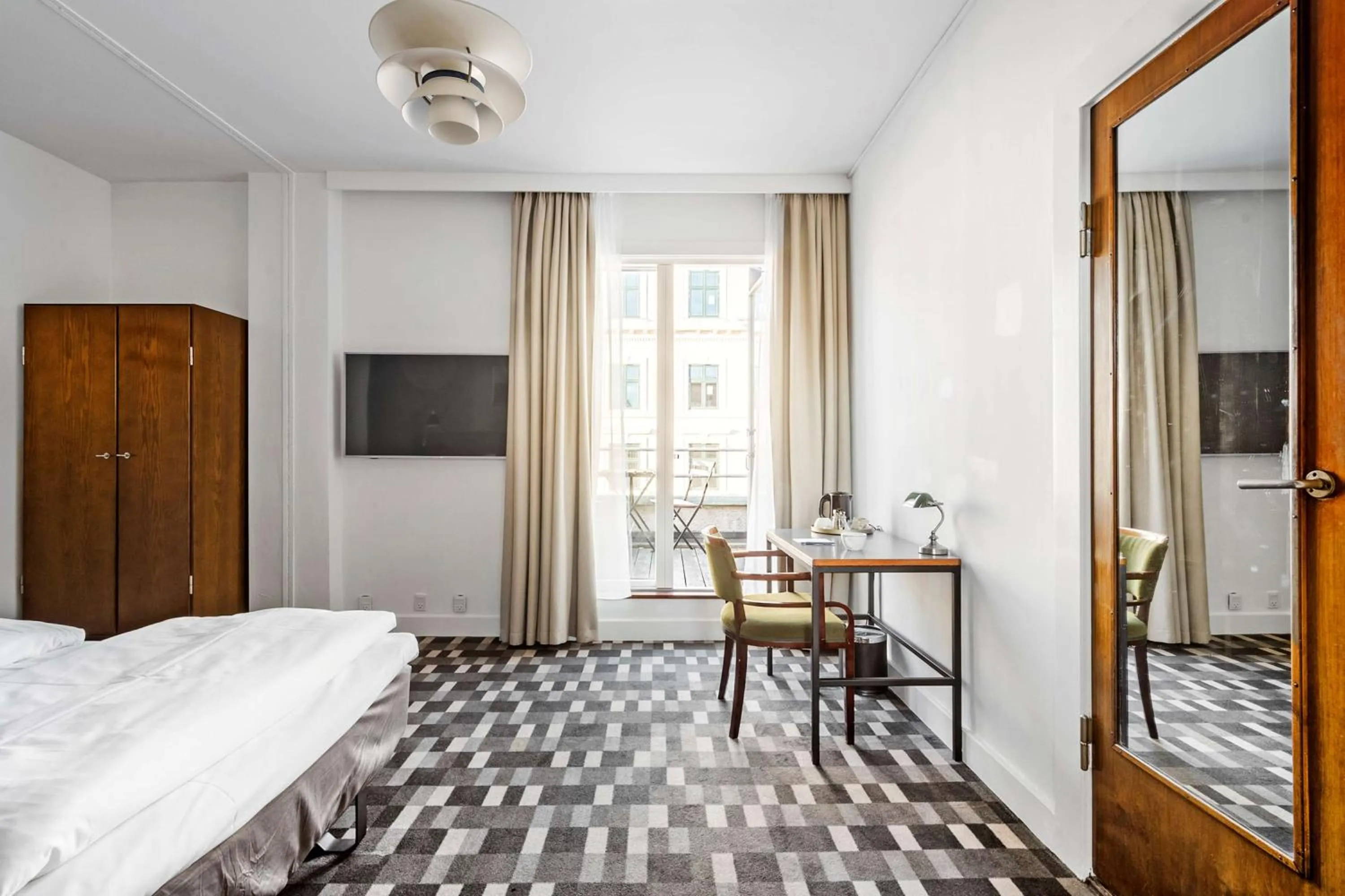 Other, Bed in Hotel Astoria, Best Western Signature Collection