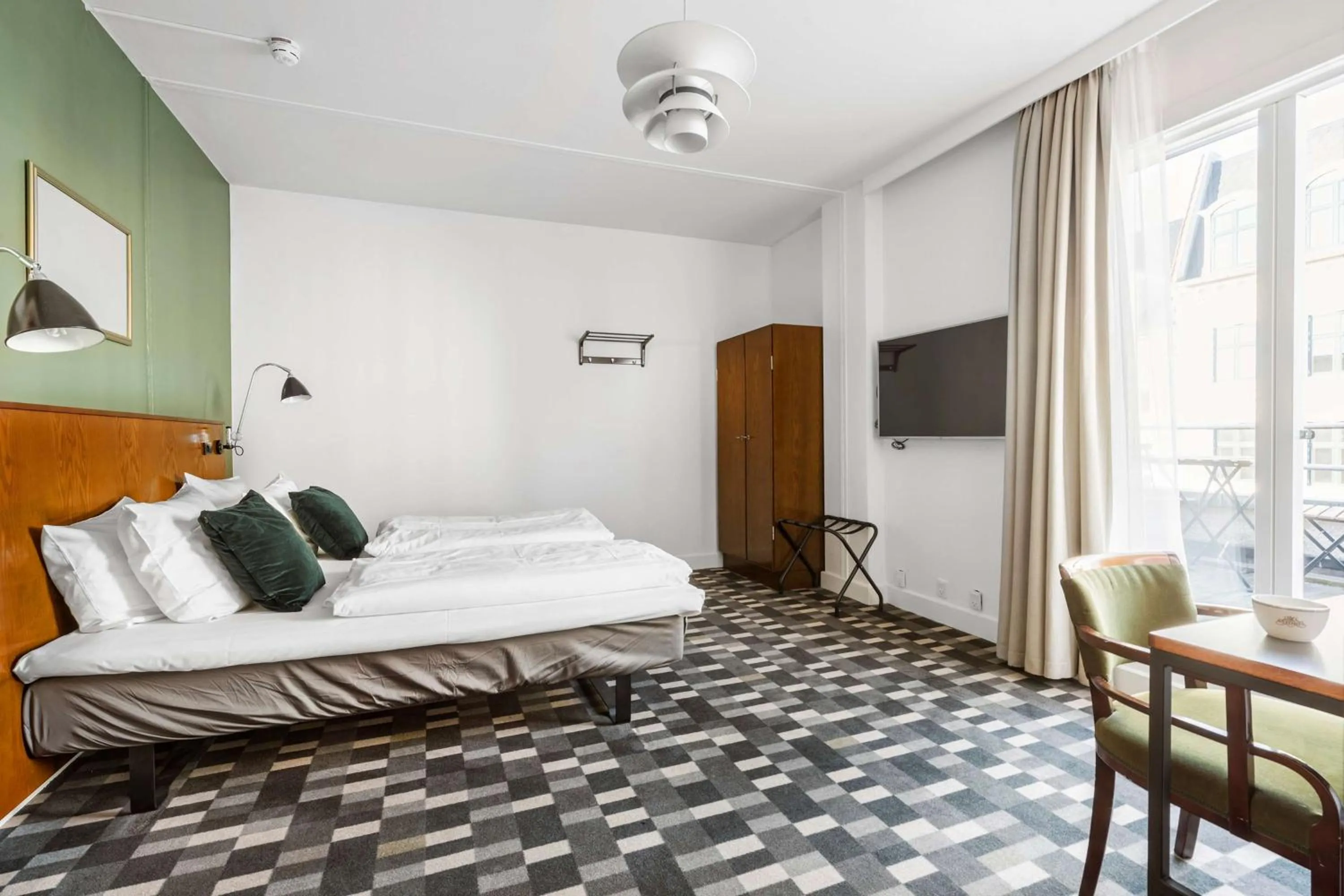 Other, Bed in Hotel Astoria, Best Western Signature Collection