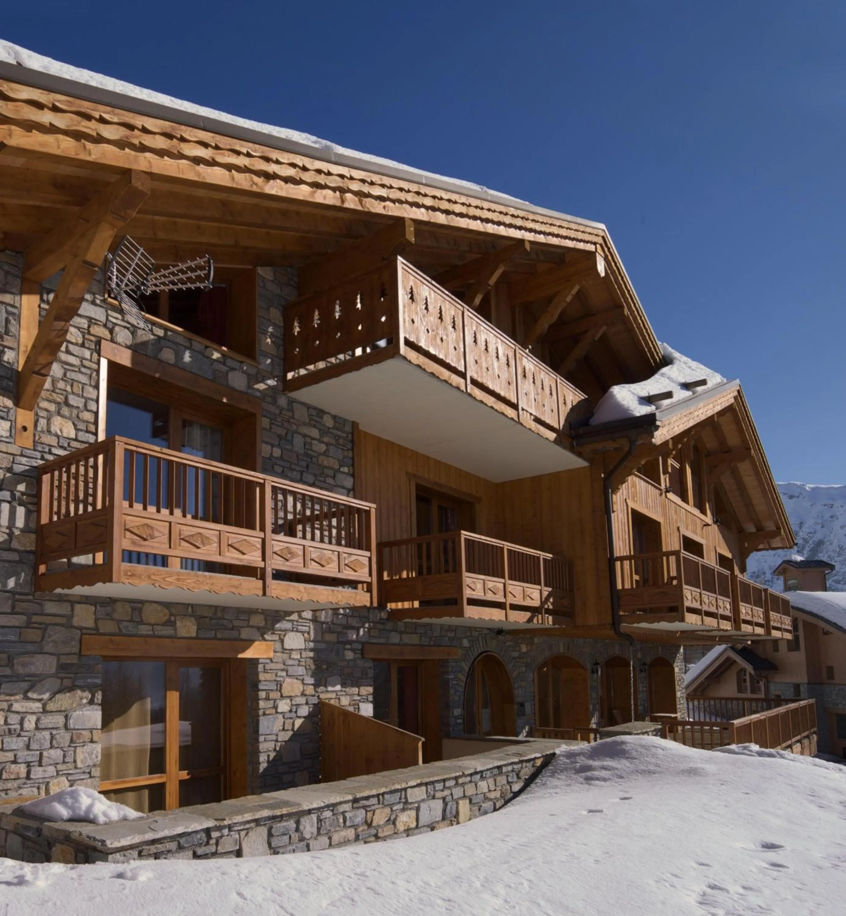 Property building in Chalet Matsuzaka - chambres d'hôtes de luxe