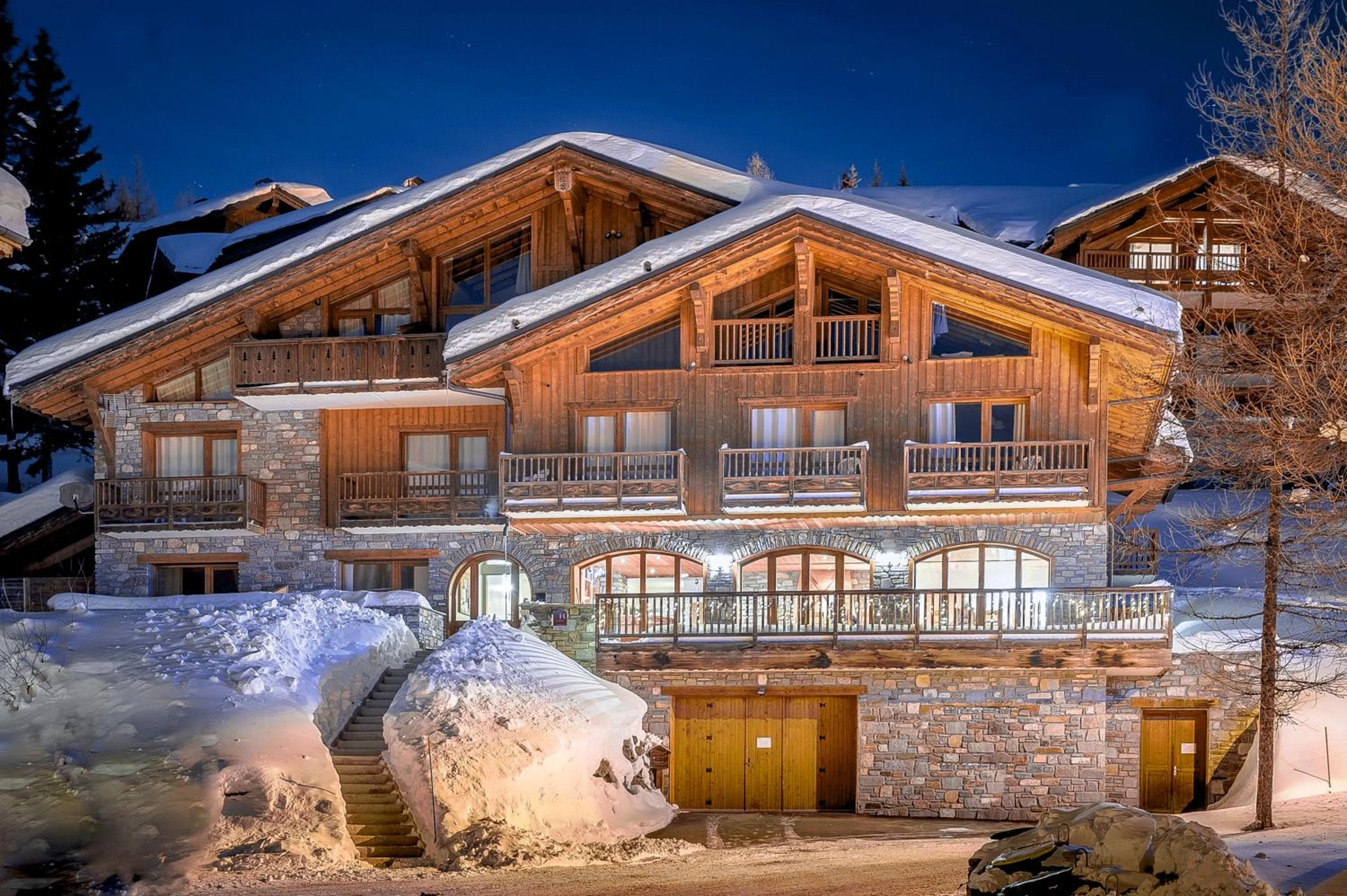 Property building in Chalet Matsuzaka - chambres d'hôtes de luxe