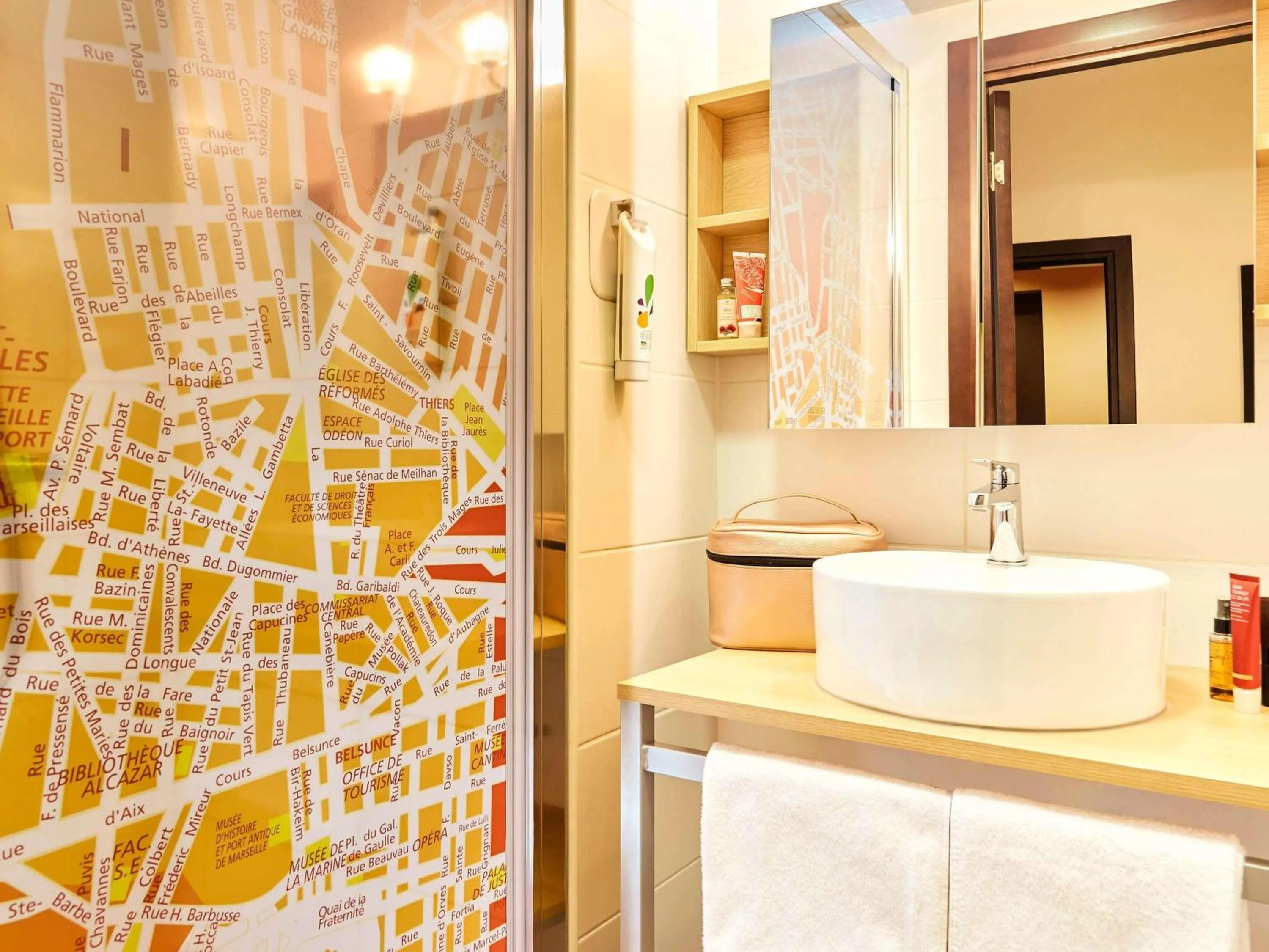 Bedroom in ibis Styles Marseille Gare Saint-Charles