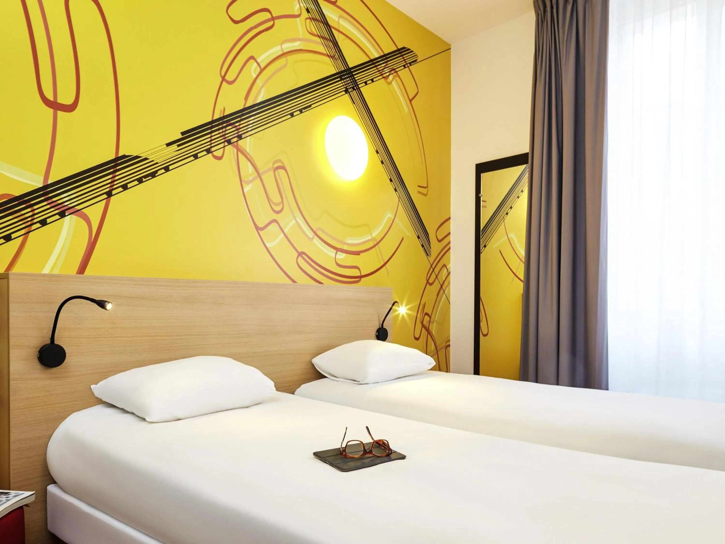 Bedroom, Bed in ibis Styles Marseille Gare Saint-Charles