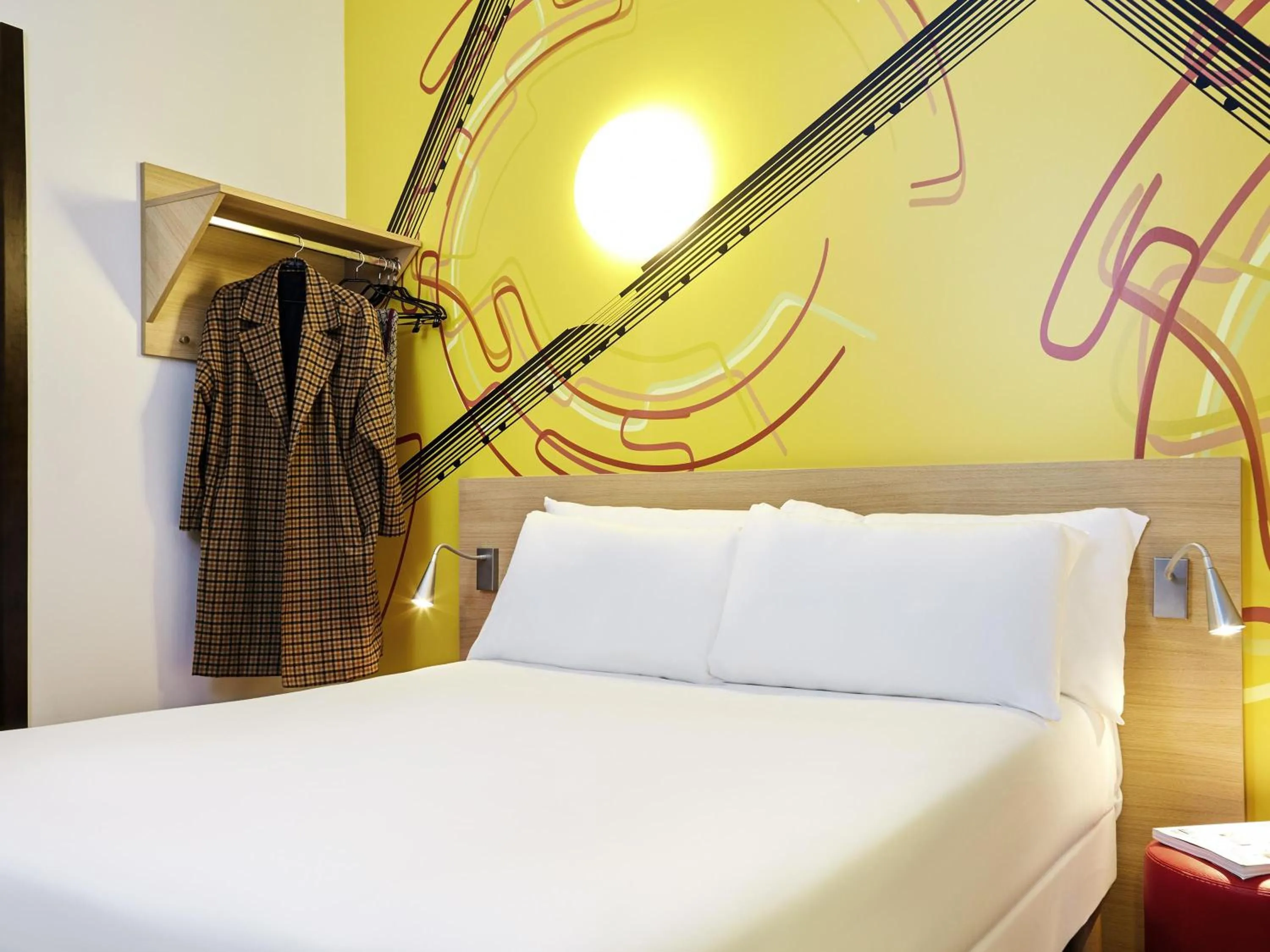 Bedroom, Bed in ibis Styles Marseille Gare Saint-Charles