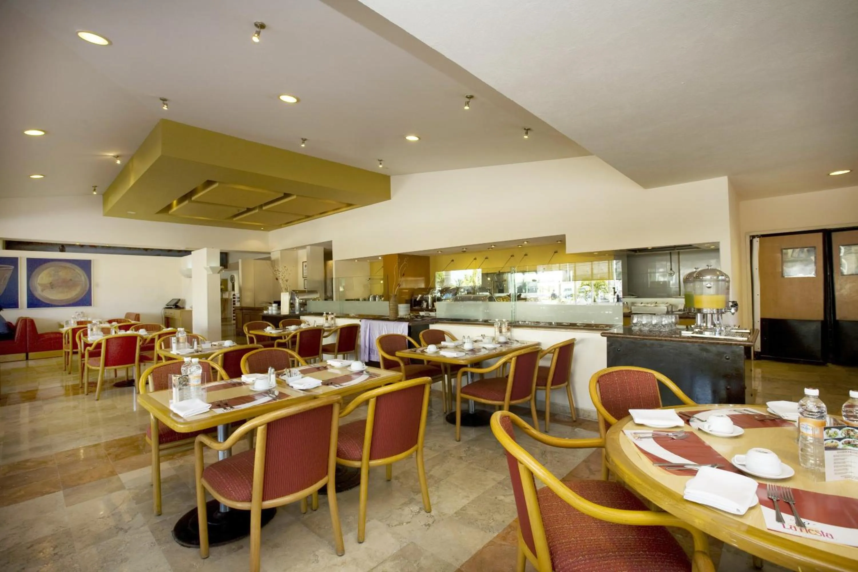 Restaurant/places to eat in Fiesta Inn Ciudad del Carmen