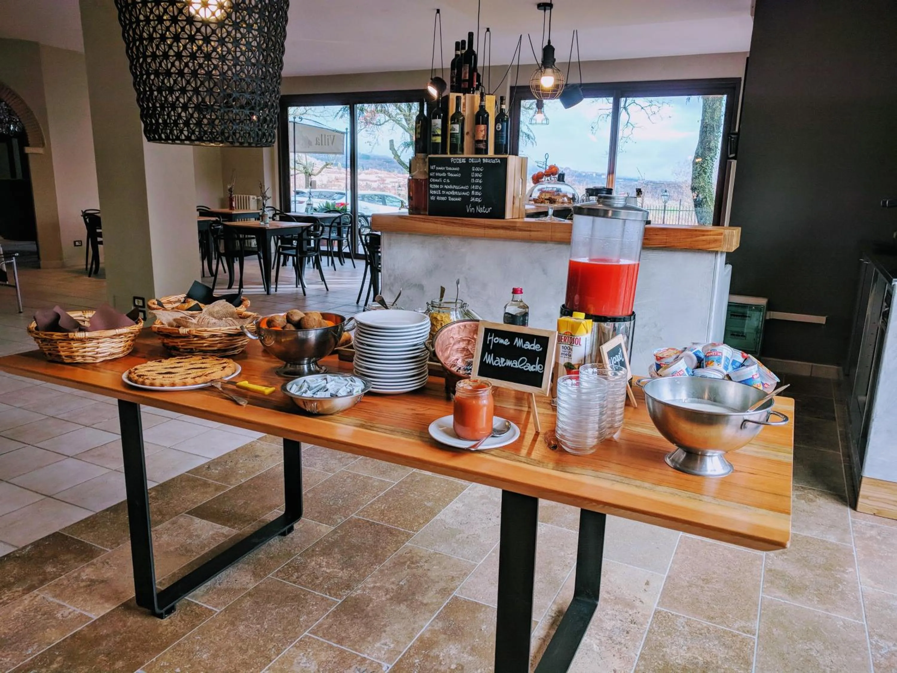 Buffet breakfast in AgriHotel Villa Ambra