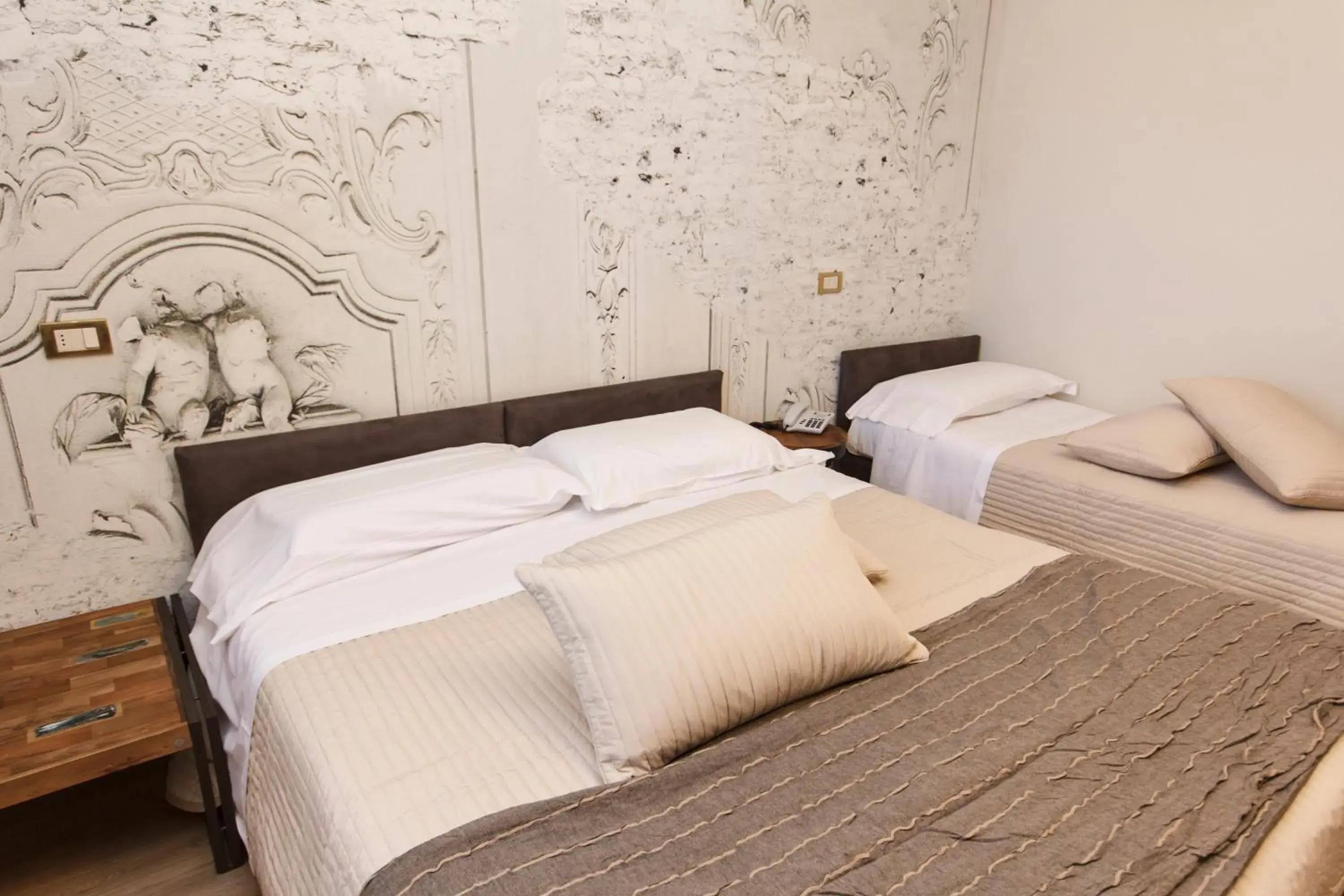 Superior Triple Room in AgriHotel Villa Ambra Superior Triple Room in AgriHotel Villa Ambra