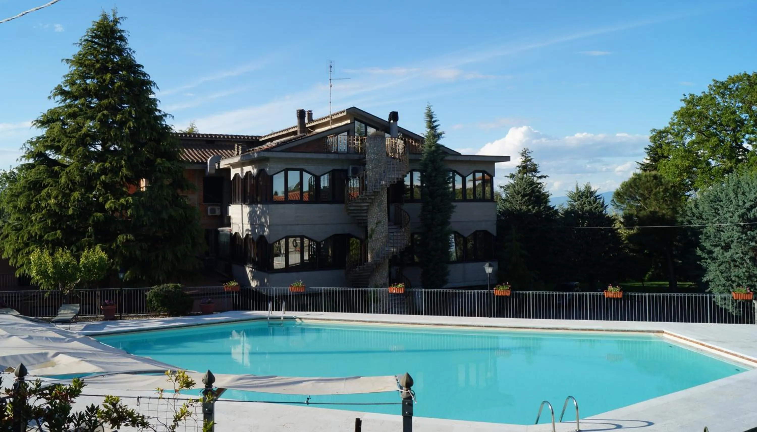 Swimming pool in AgriHotel Villa Ambra