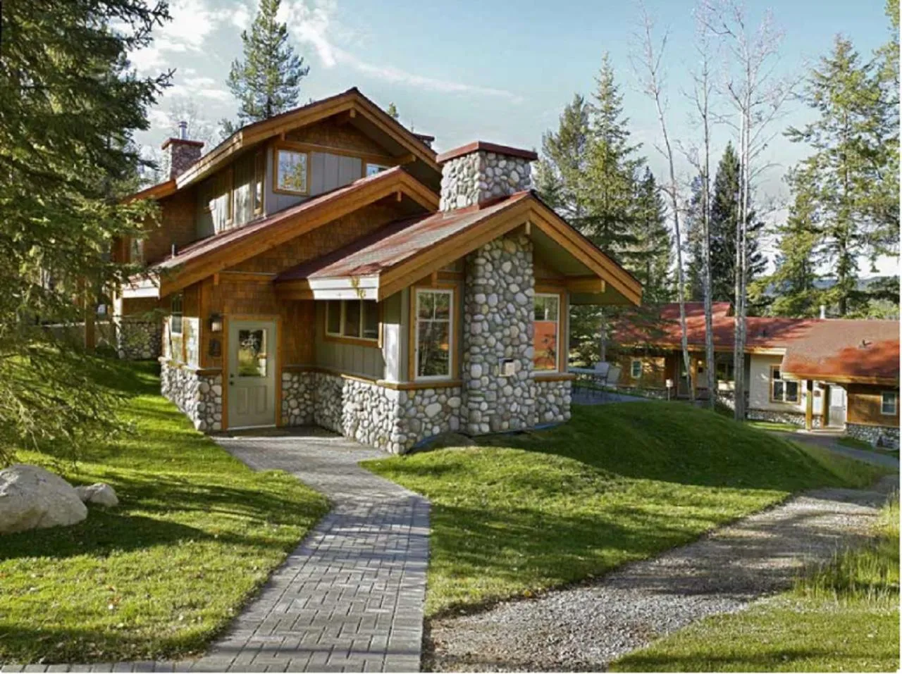 Patricia Lake Bungalows