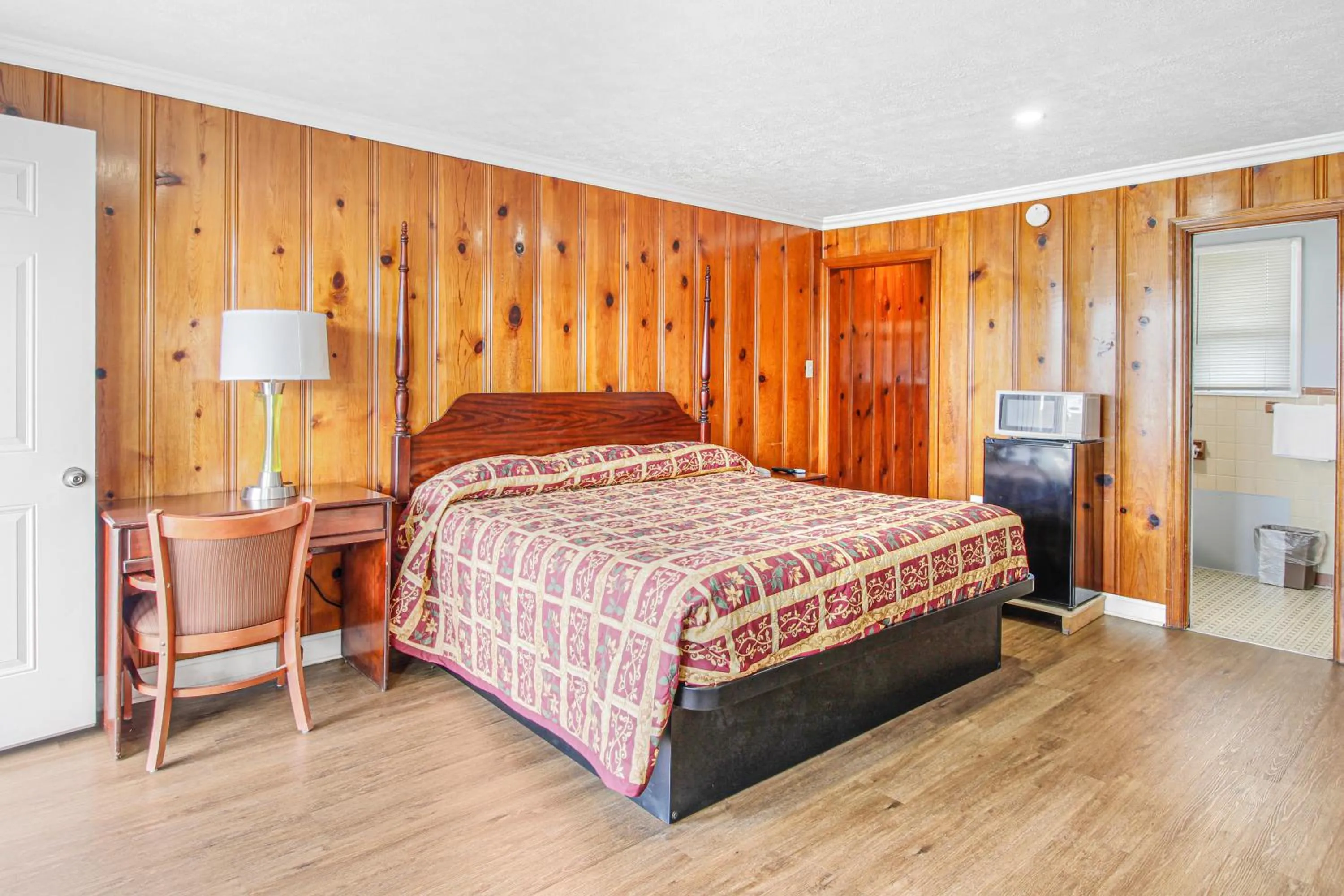 Bed in Horse Cave Motel