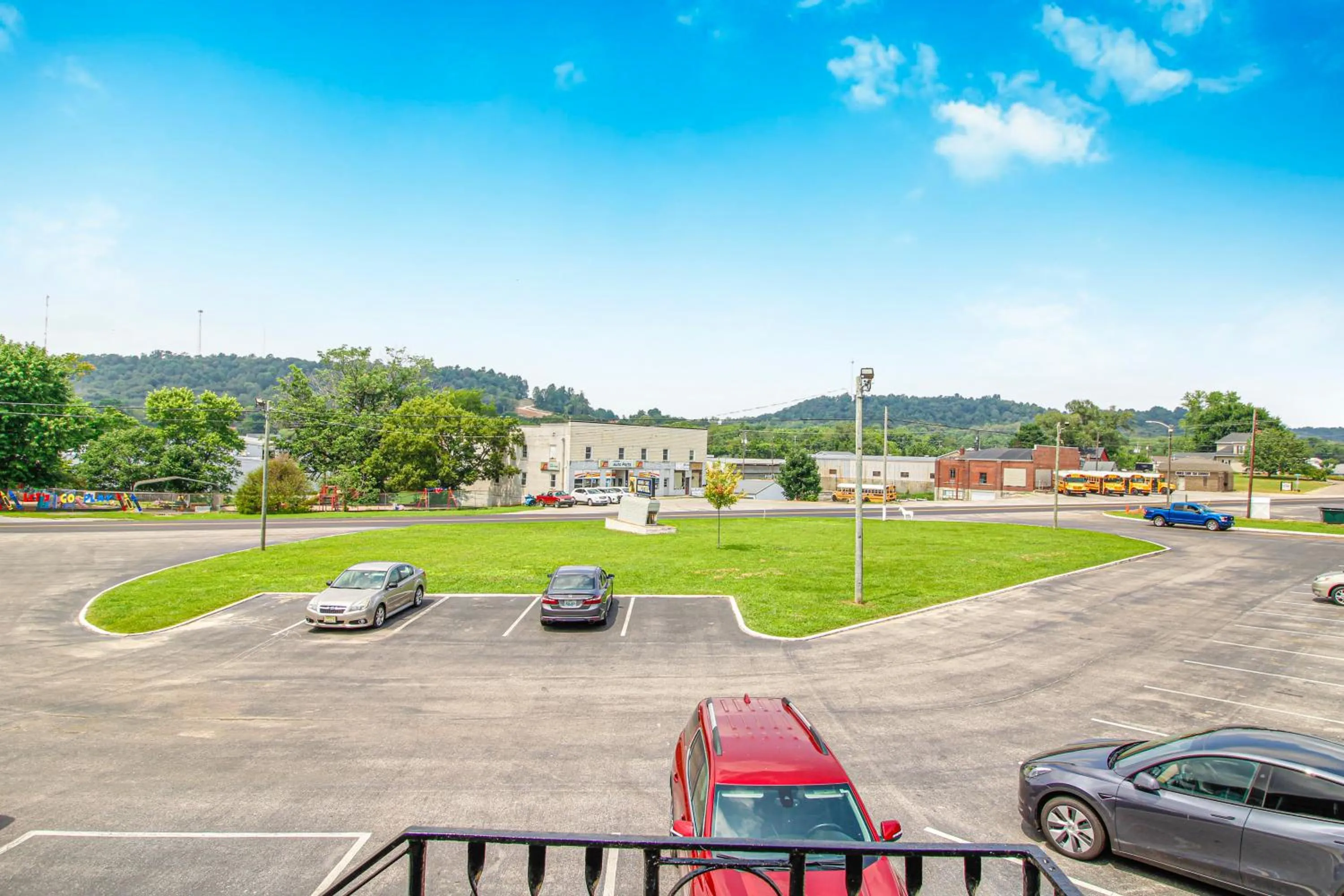 Parking in Horse Cave Motel